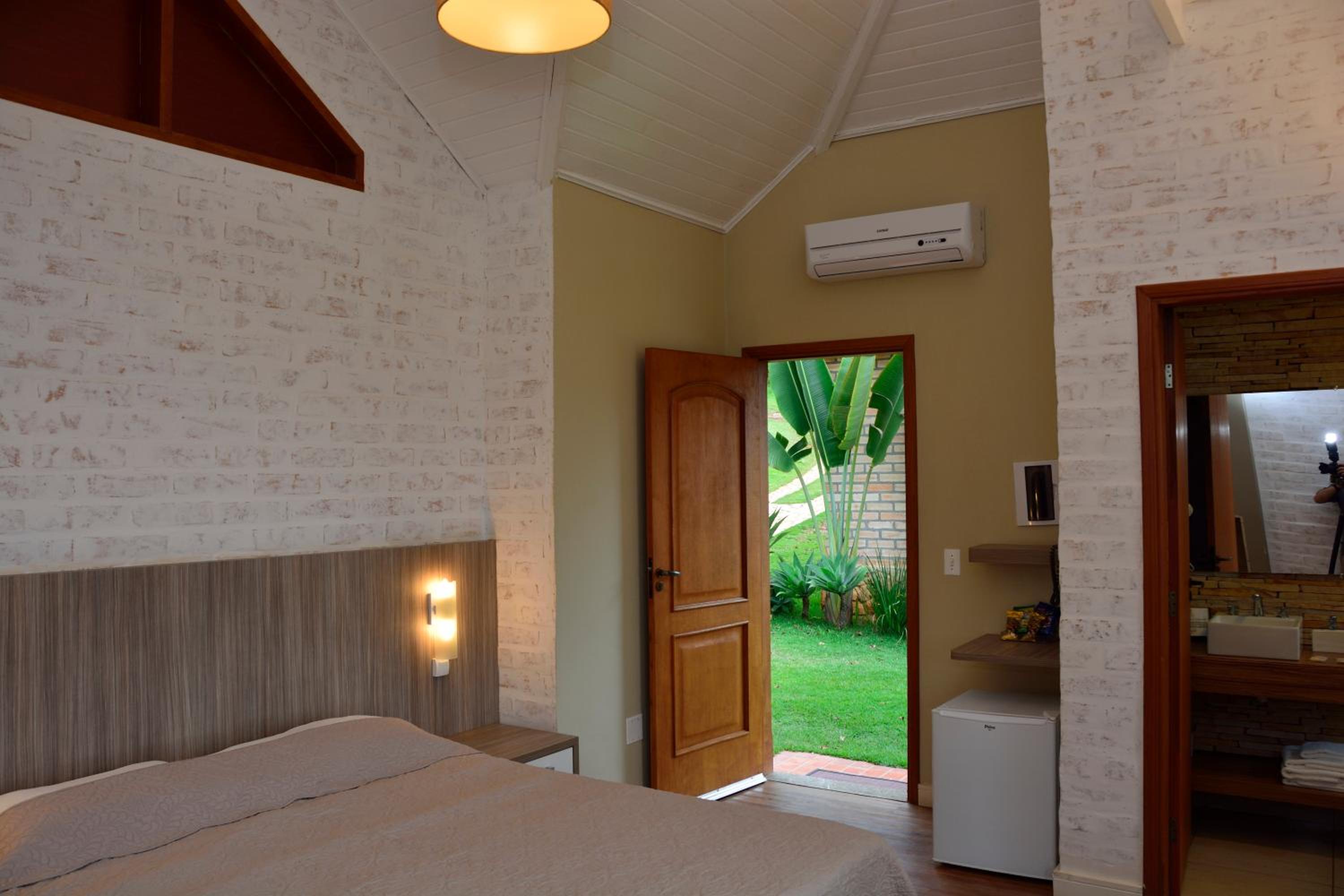 Deluxe Family Room with  Air Conditioning photo 3
