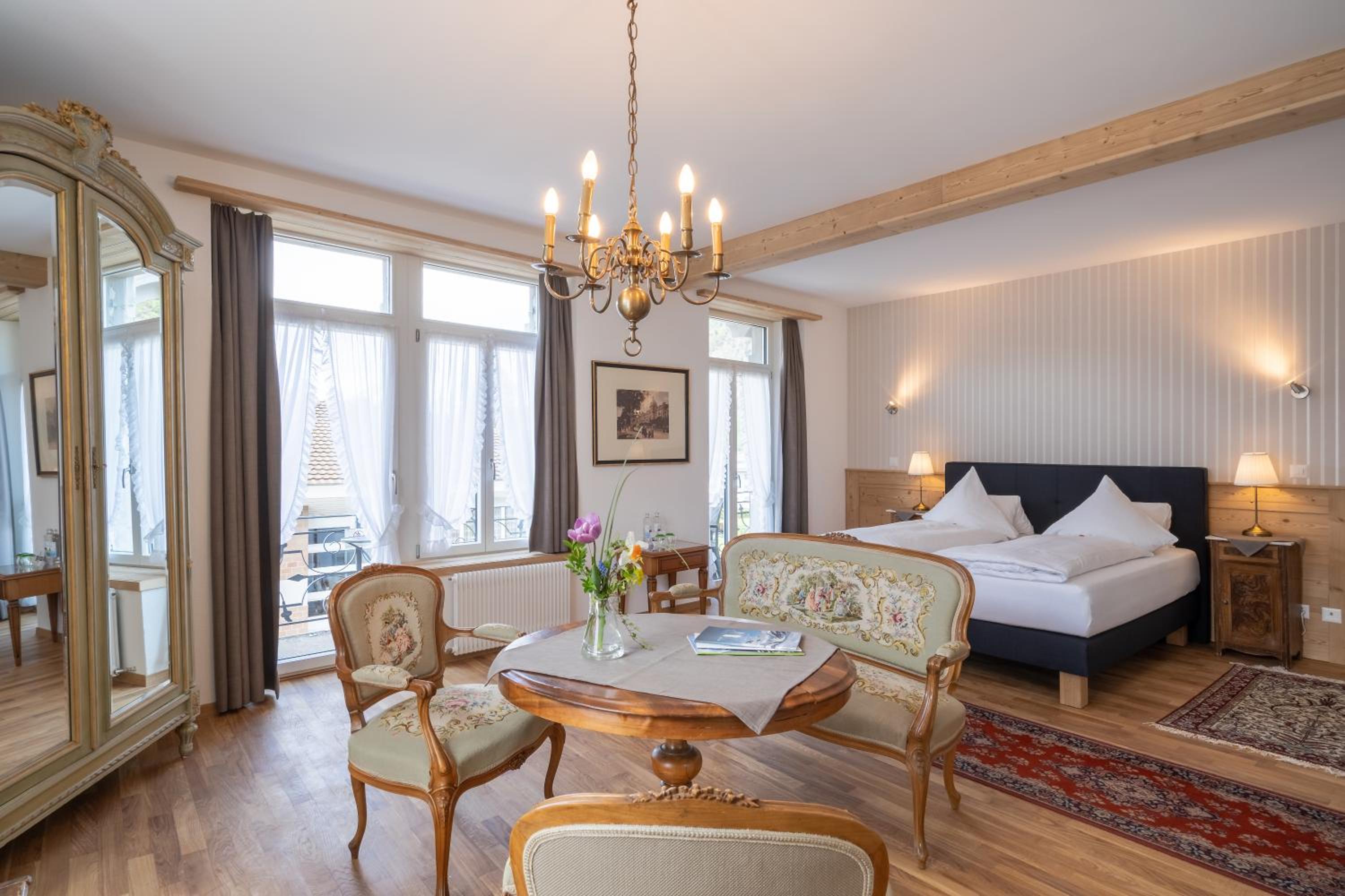 Signature Suite - Photo 6