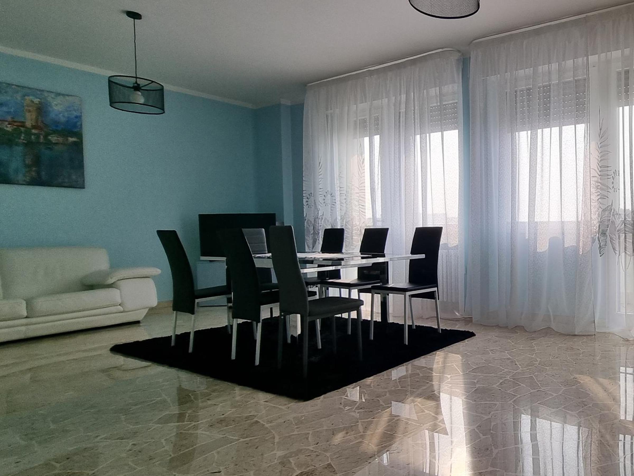 Three-Bedroom Apartment - Photo 21