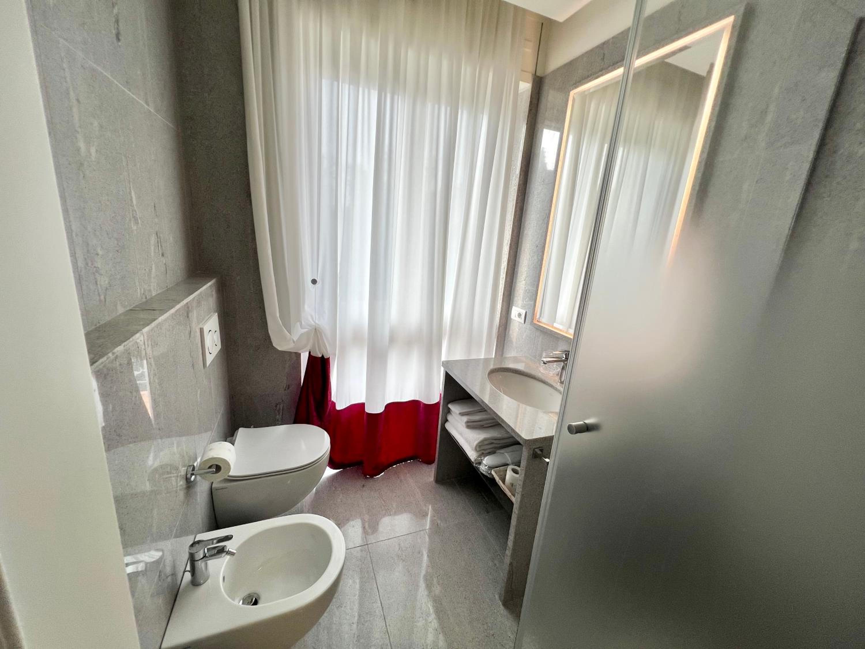 Apartment with Terrace - Photo 4
