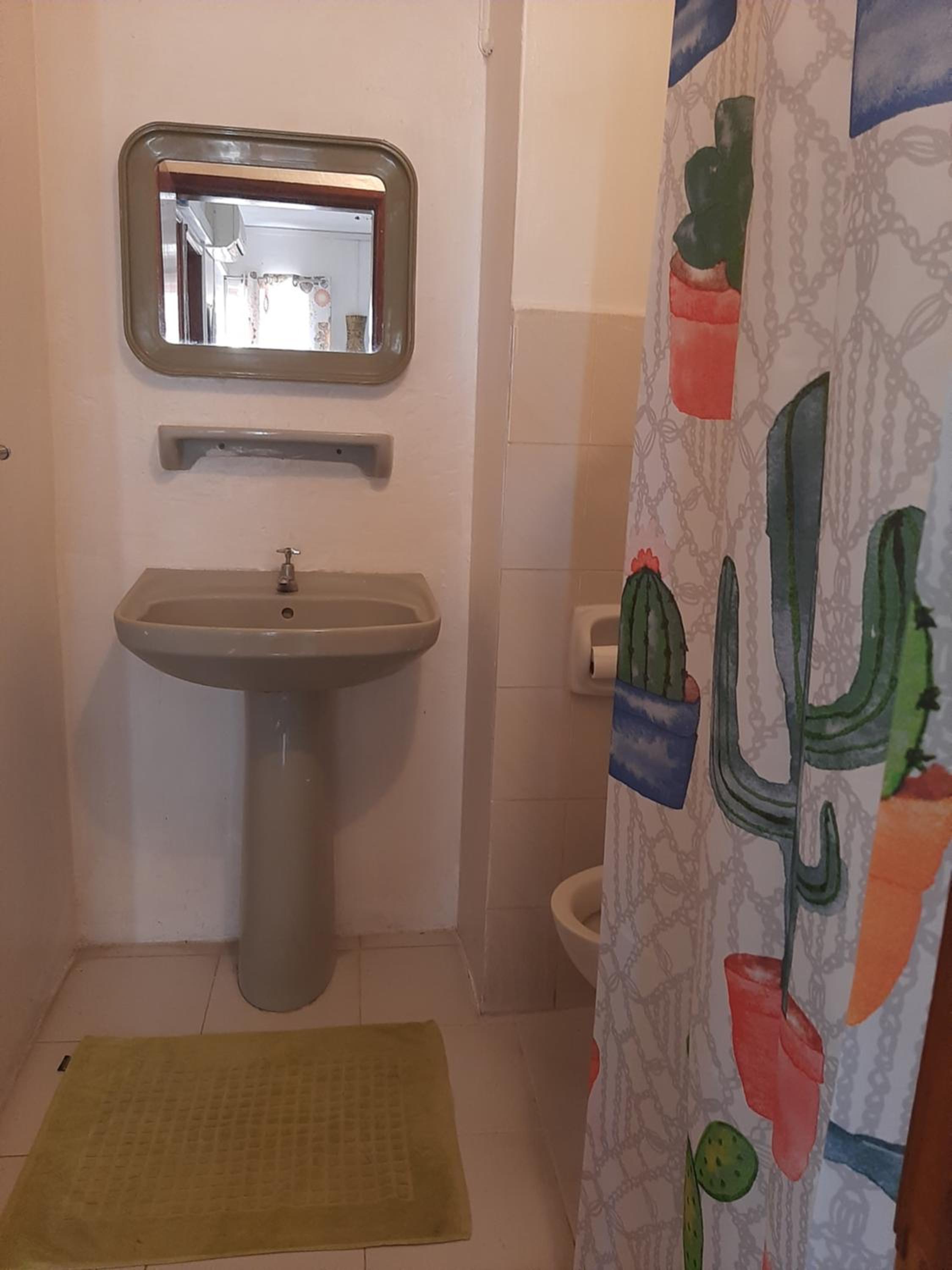 Budget Double Room - Photo 5
