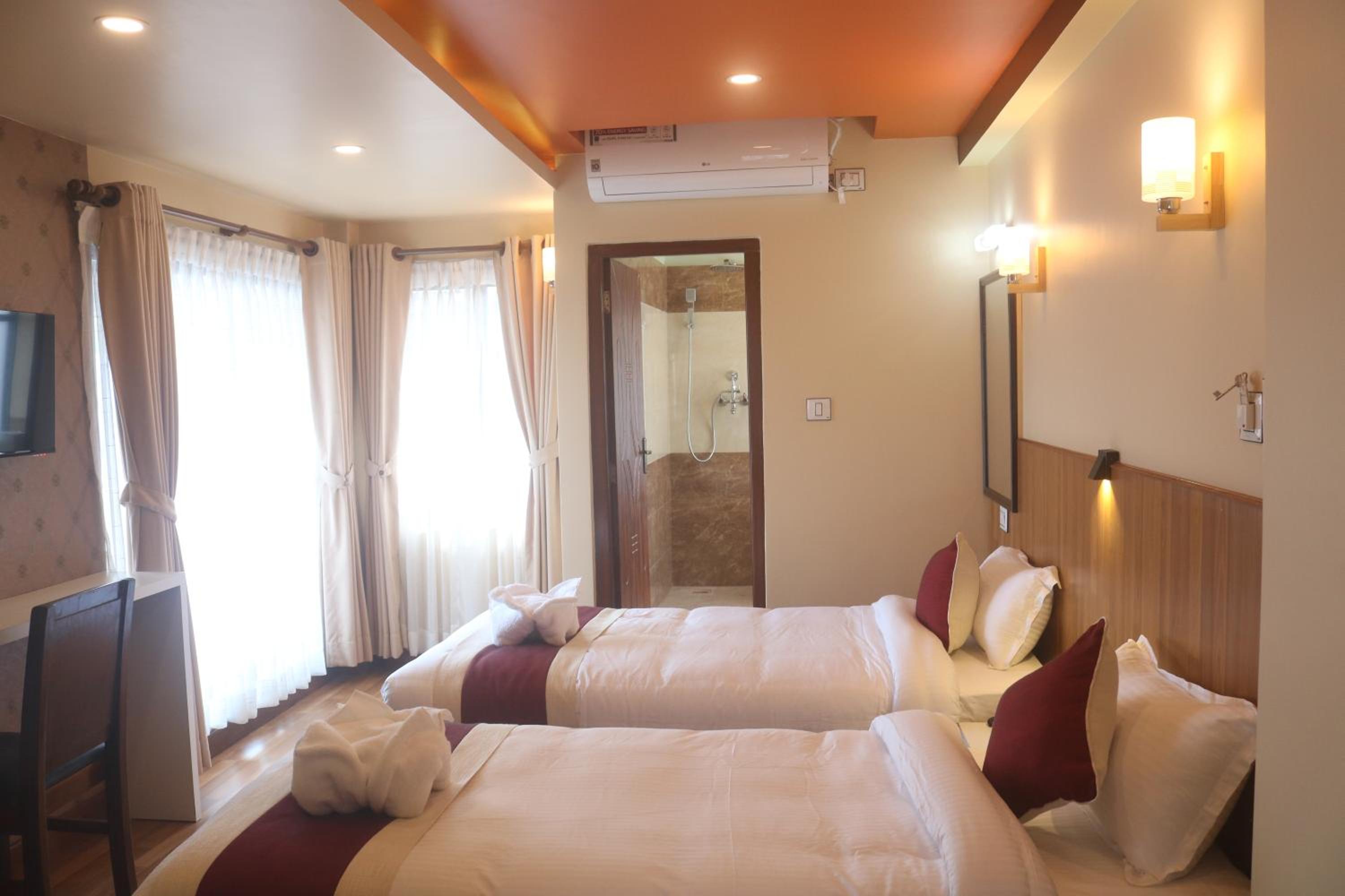 Deluxe Double or Twin Room with Balcony - Photo 8