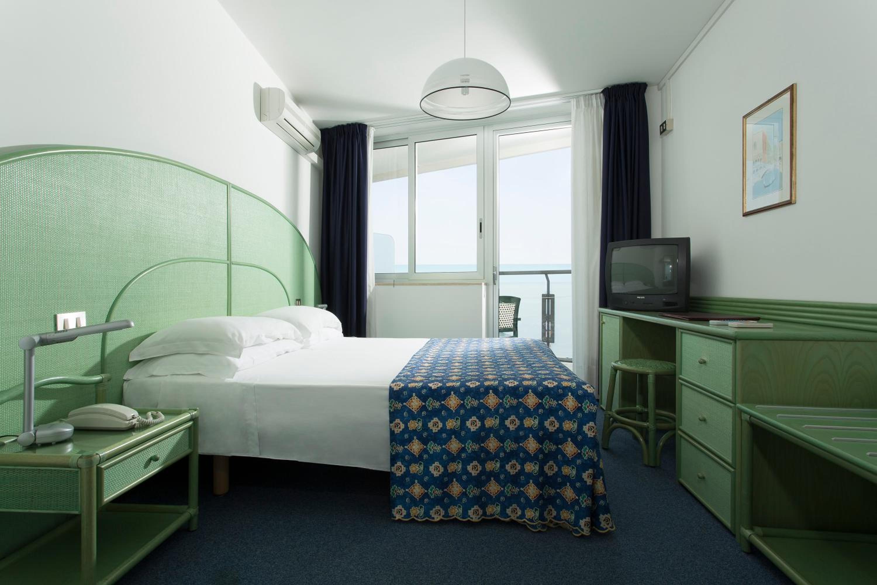Double or Twin Room with Side Sea View - High Floor photo 1