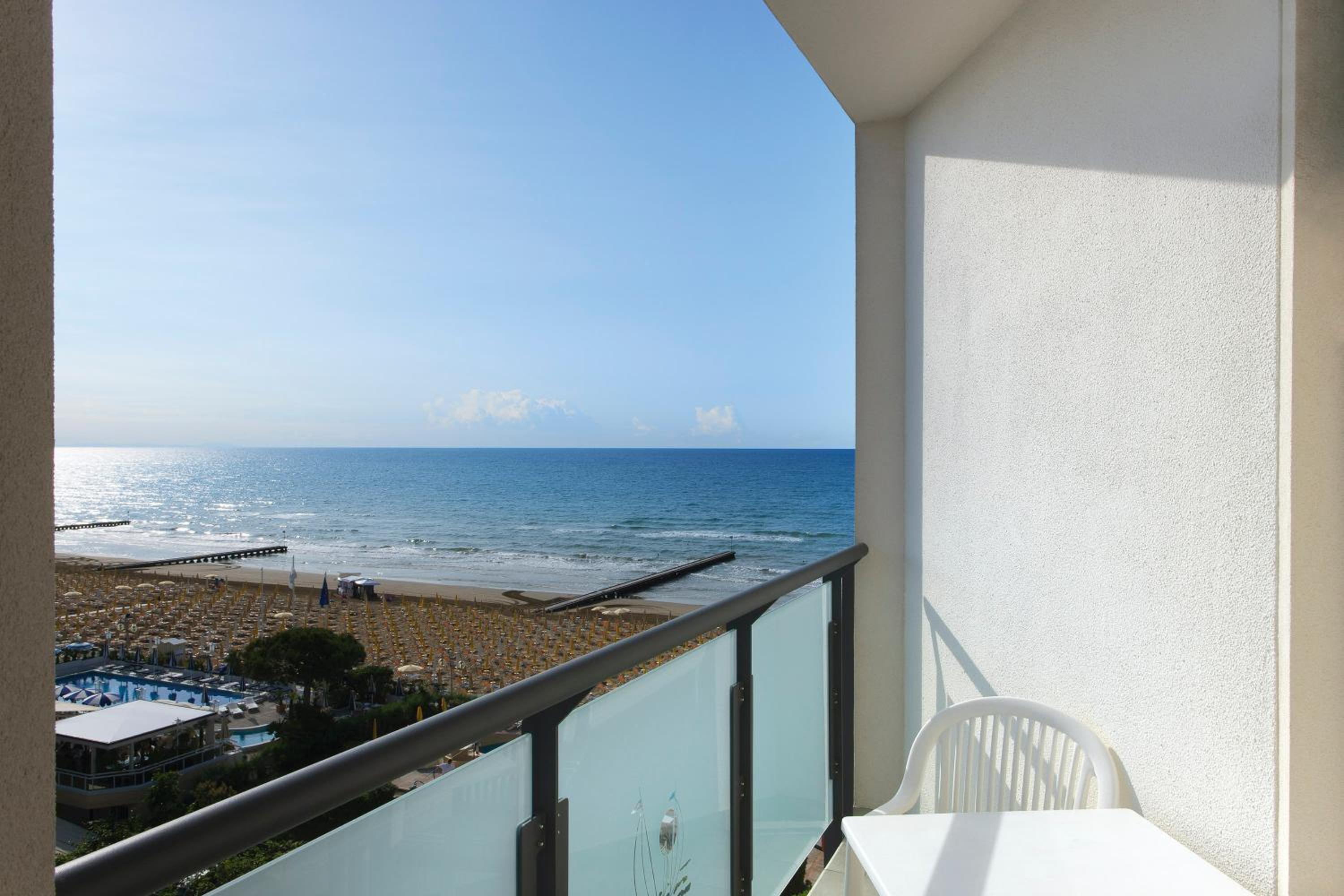 Double or Twin Room with Side Sea View - High Floor photo 3