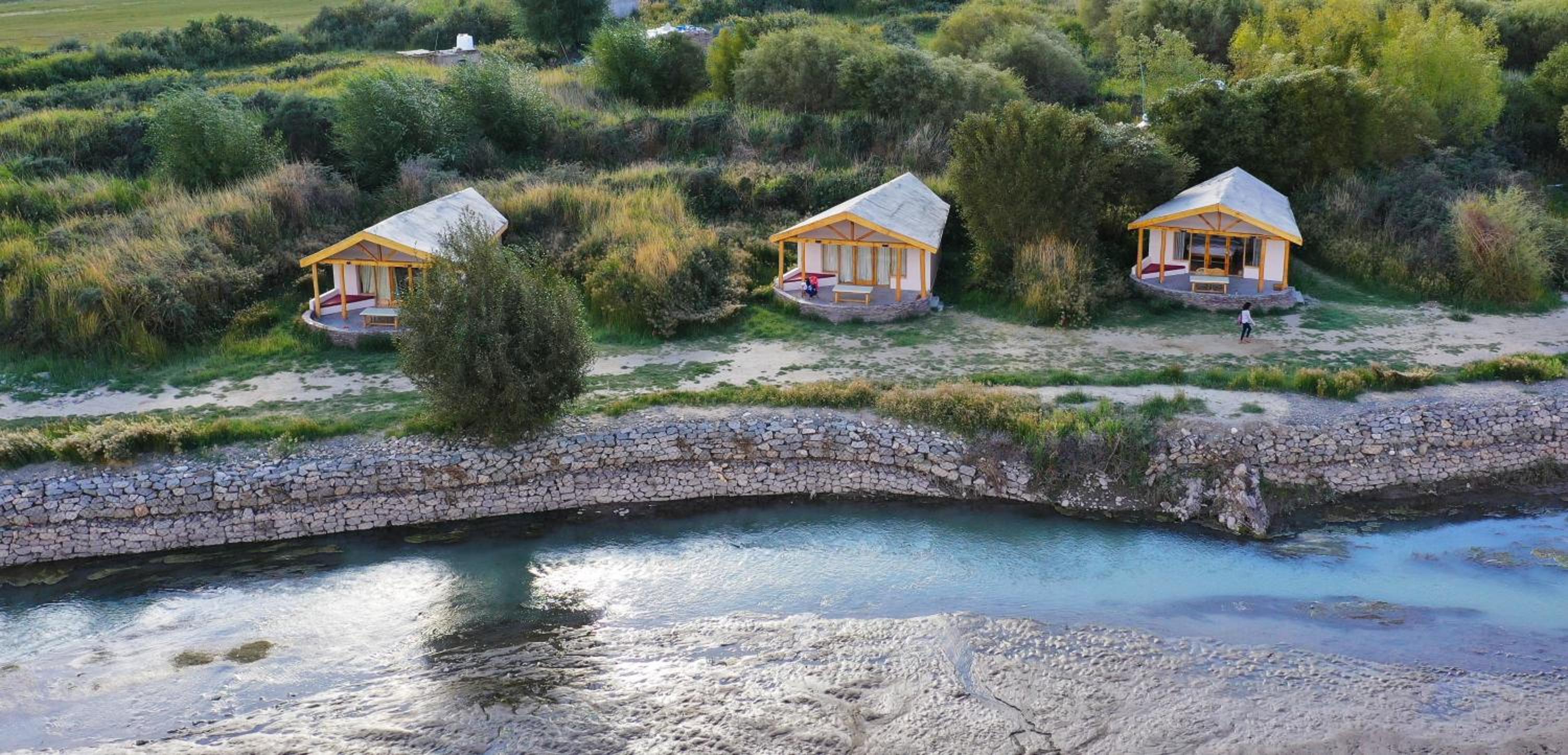 Bungalow - Water Front photo 1