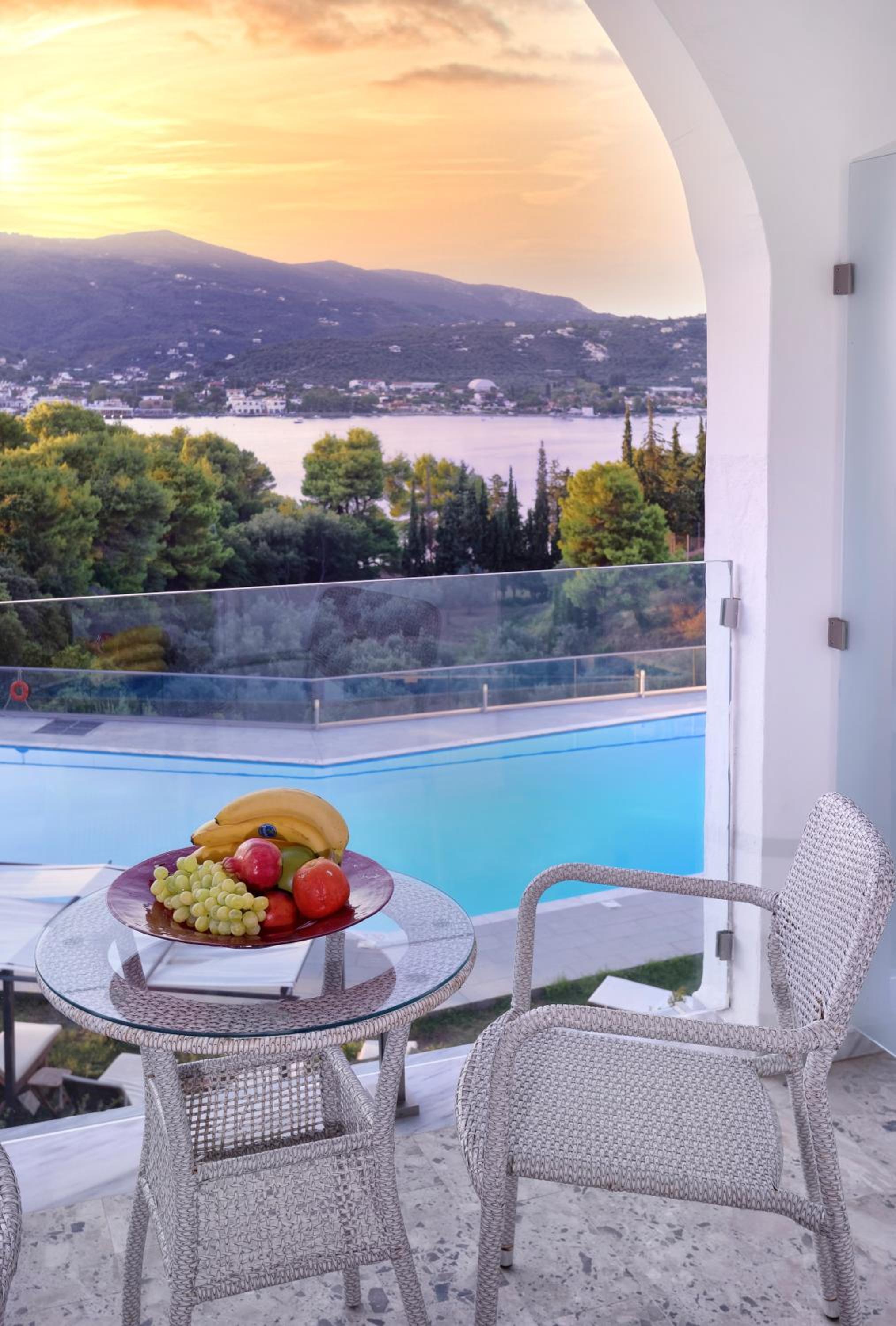 Double or Twin Room with Sea View photo 2