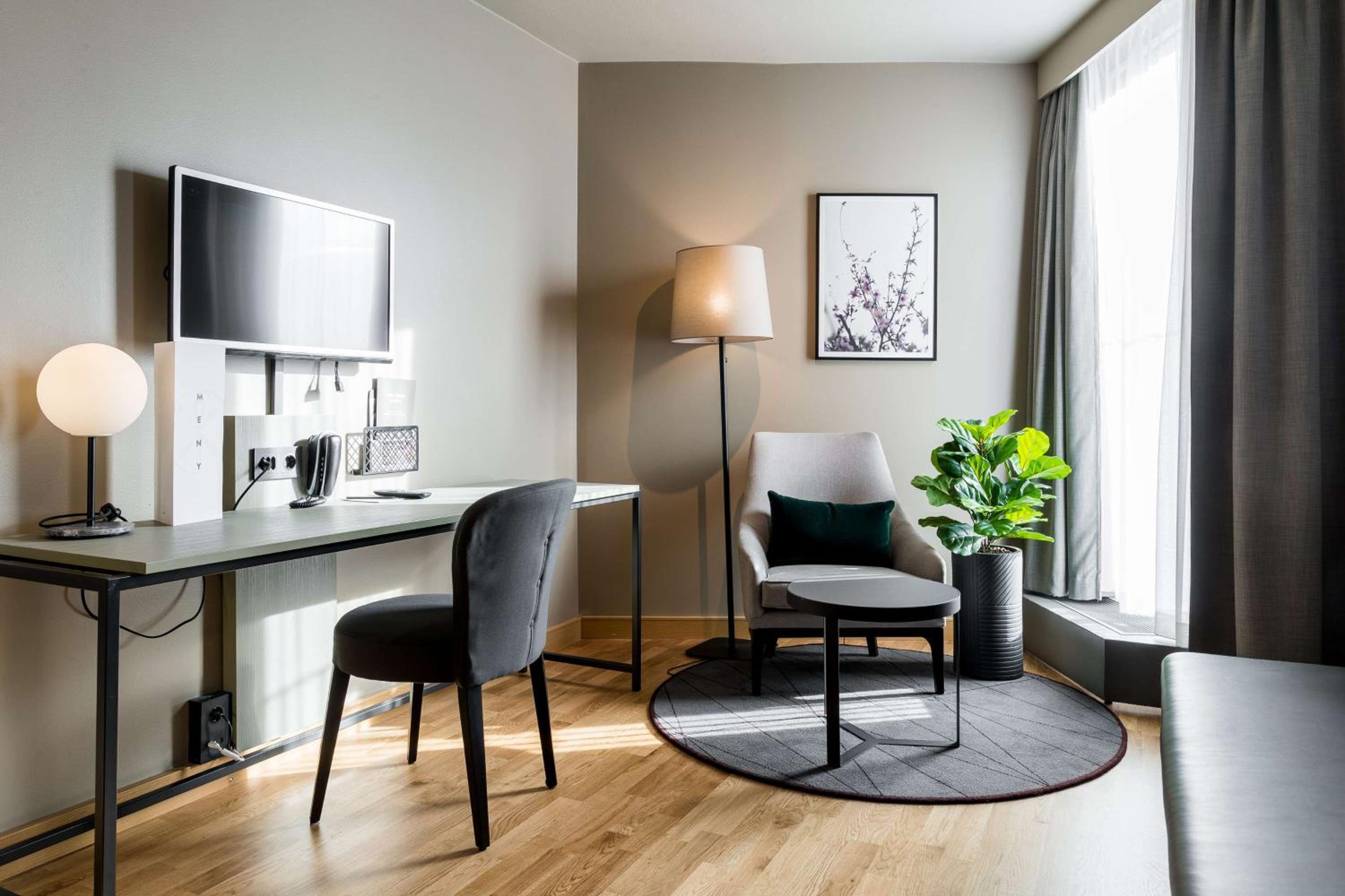 Superior Twin Room thumbnail 6