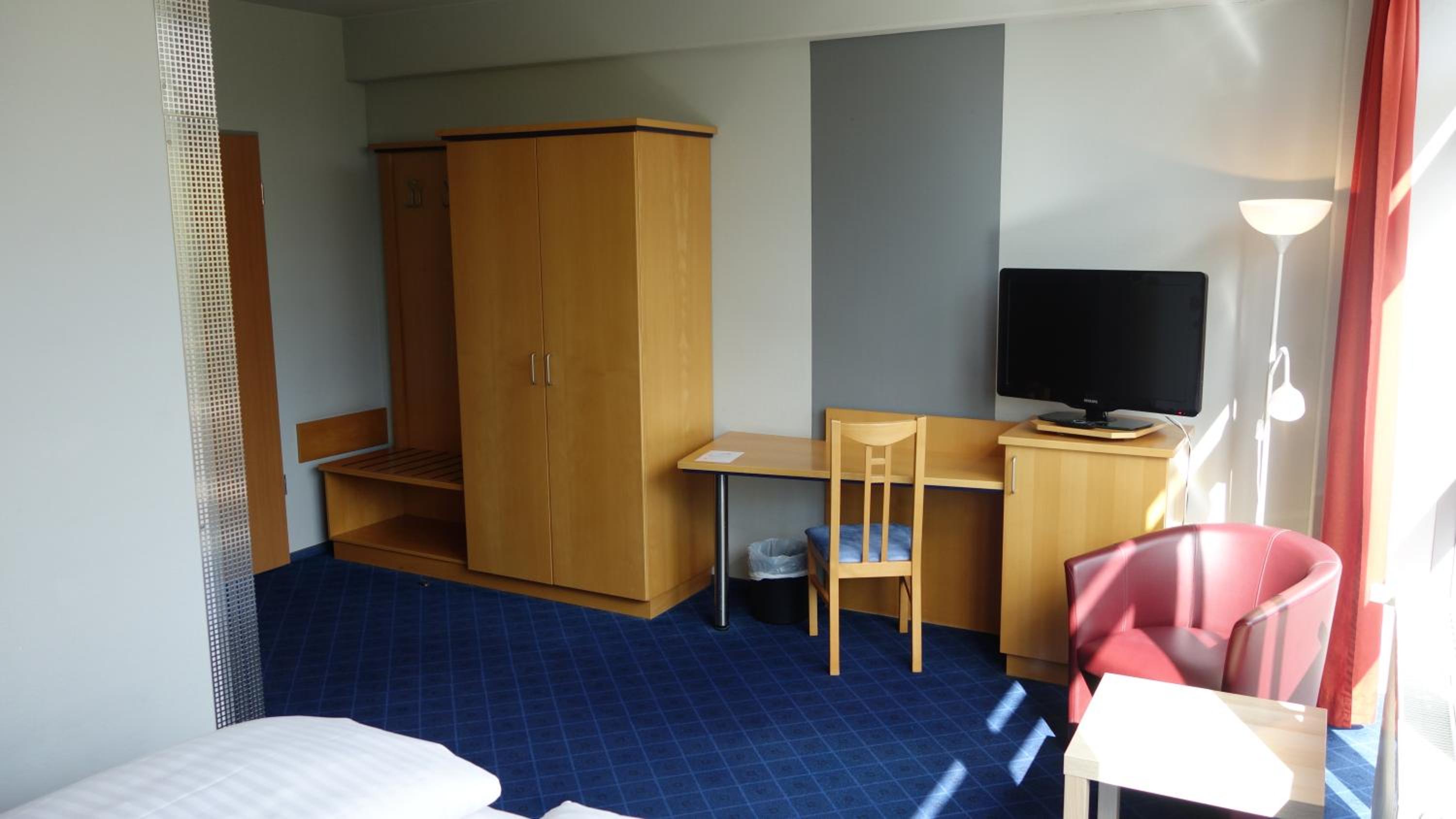 Standard Double or Twin Room - Photo 3