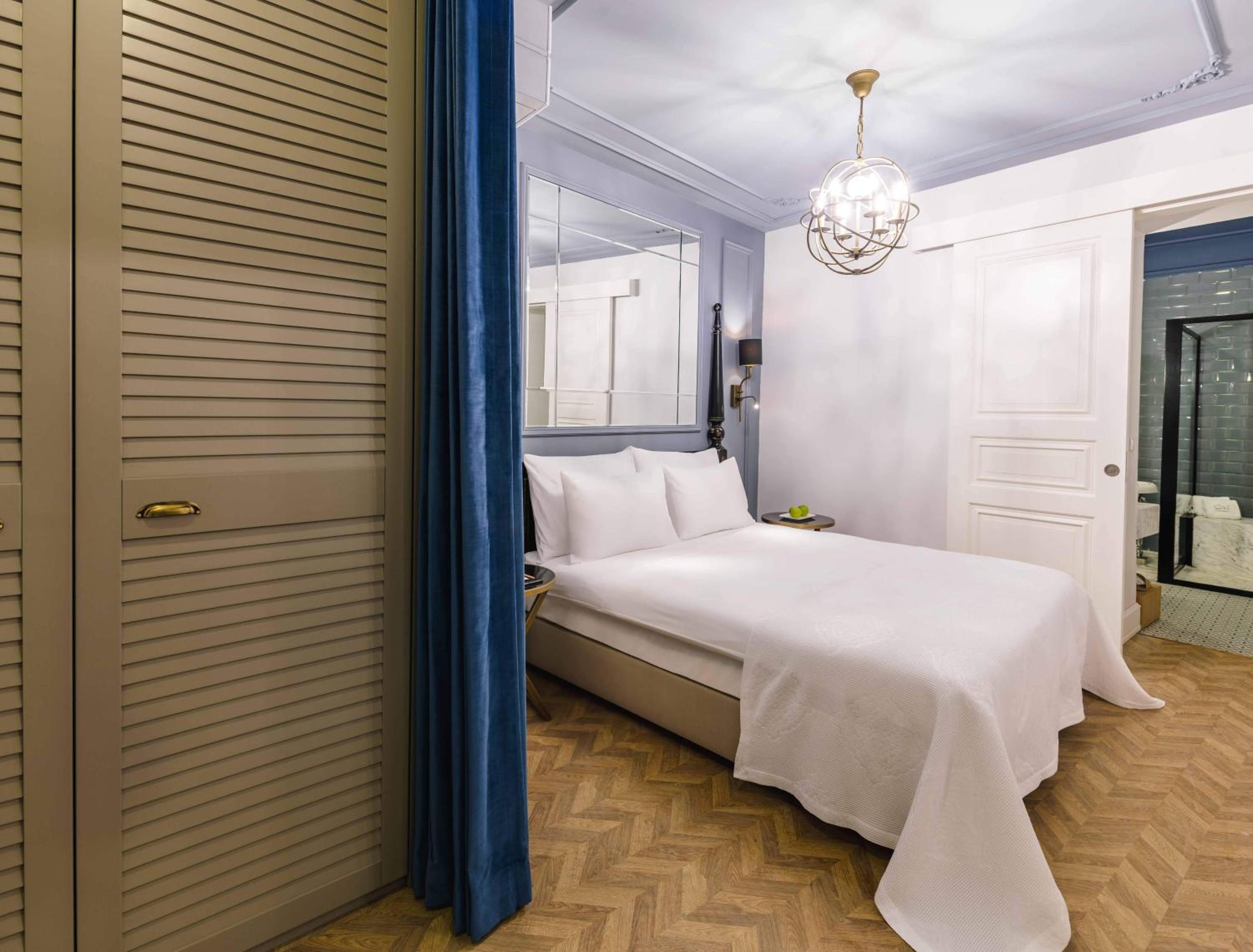 Deluxe Double Room with Extra Bed photo 2