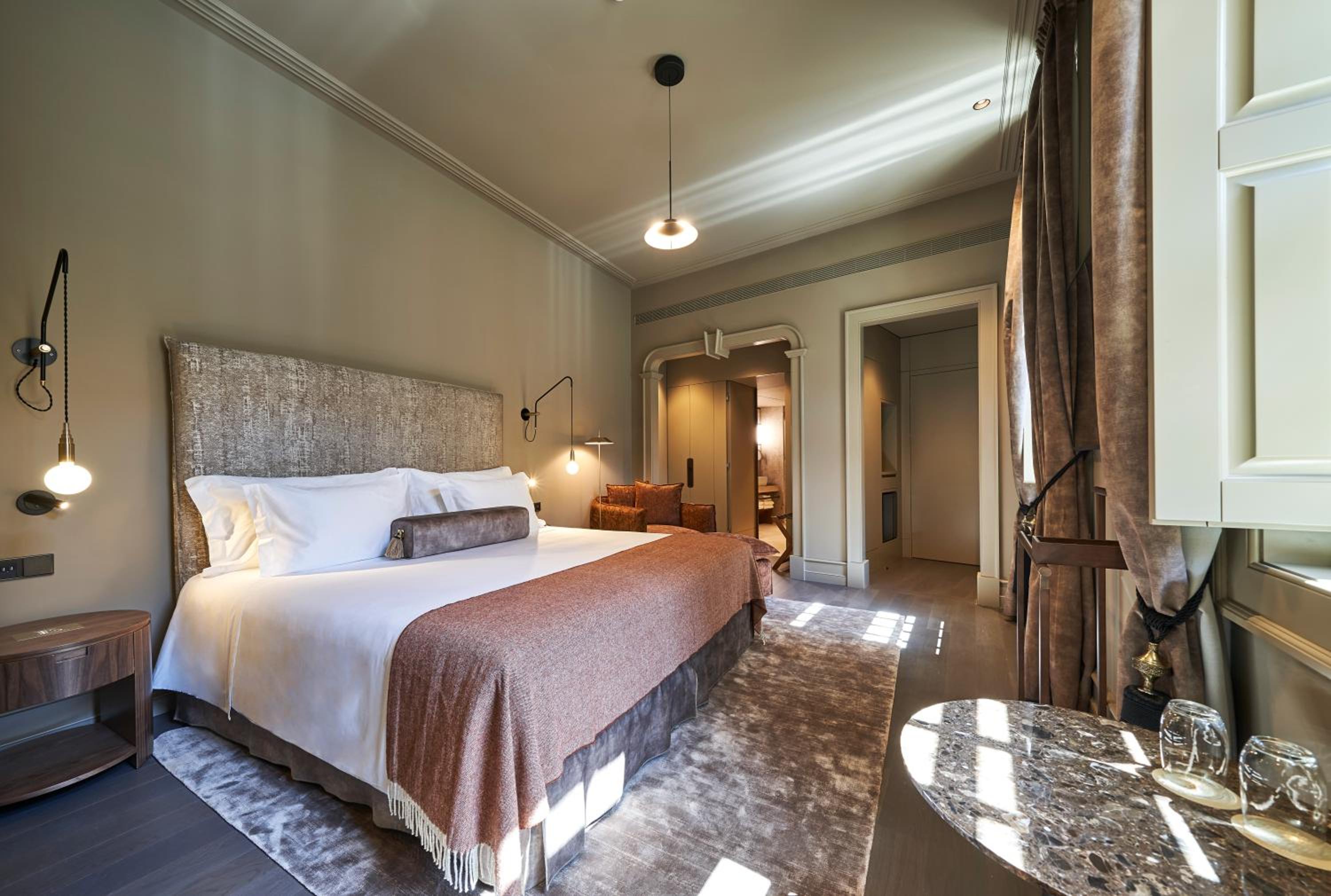 Palace Room - Photo 1