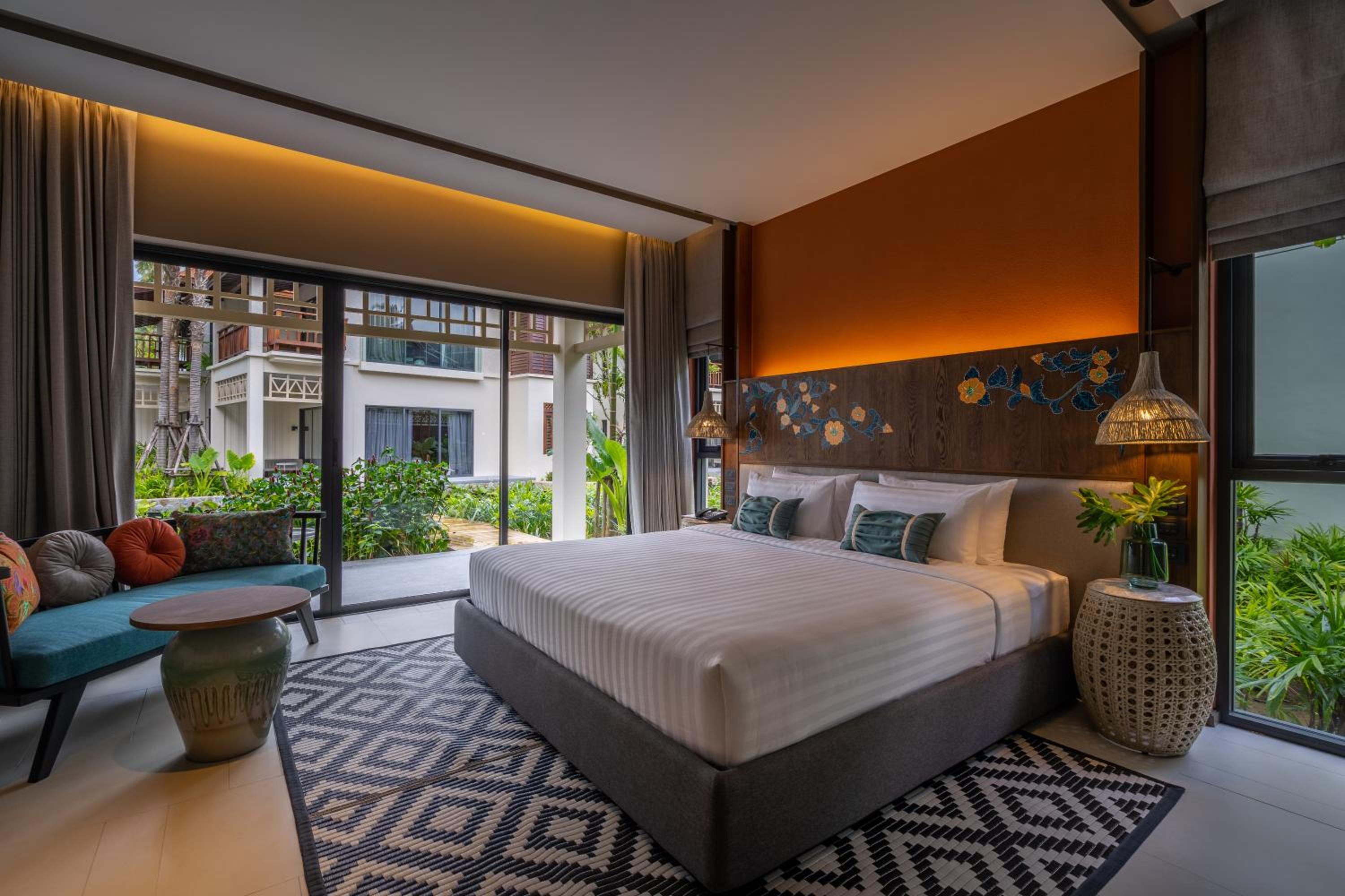Deluxe King Room - Photo 2