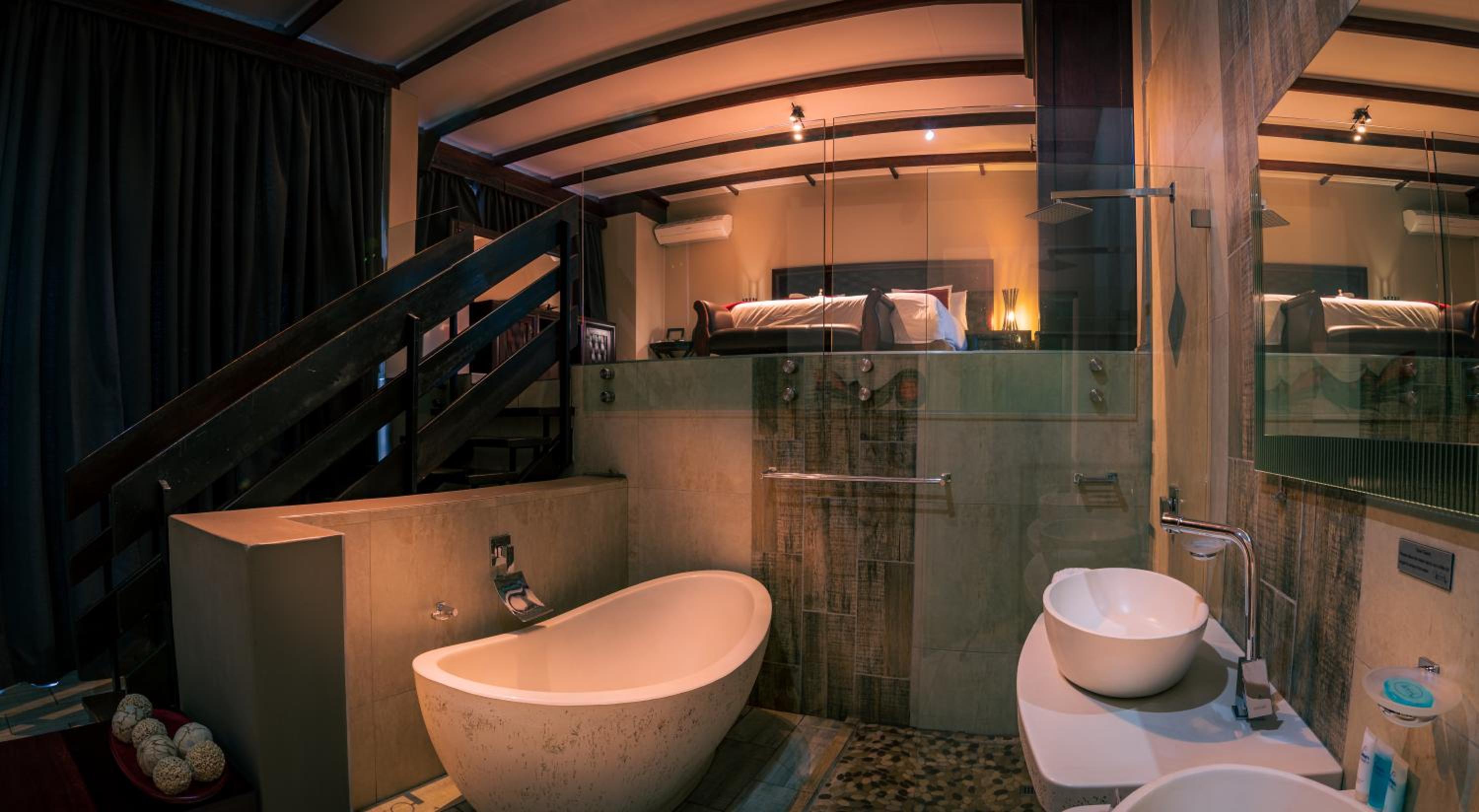 Suite - Photo 7