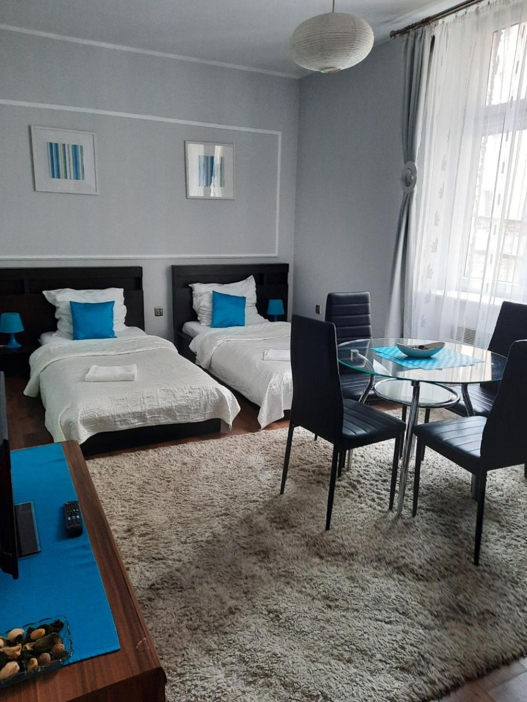 Twin Room with Bathroom - Photo 4
