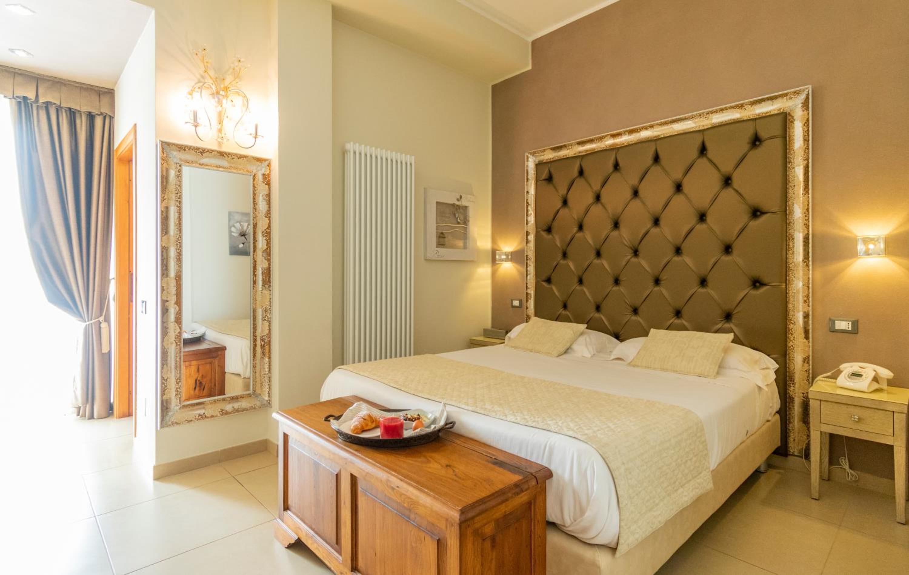 Deluxe Double or Twin Room - Photo 17