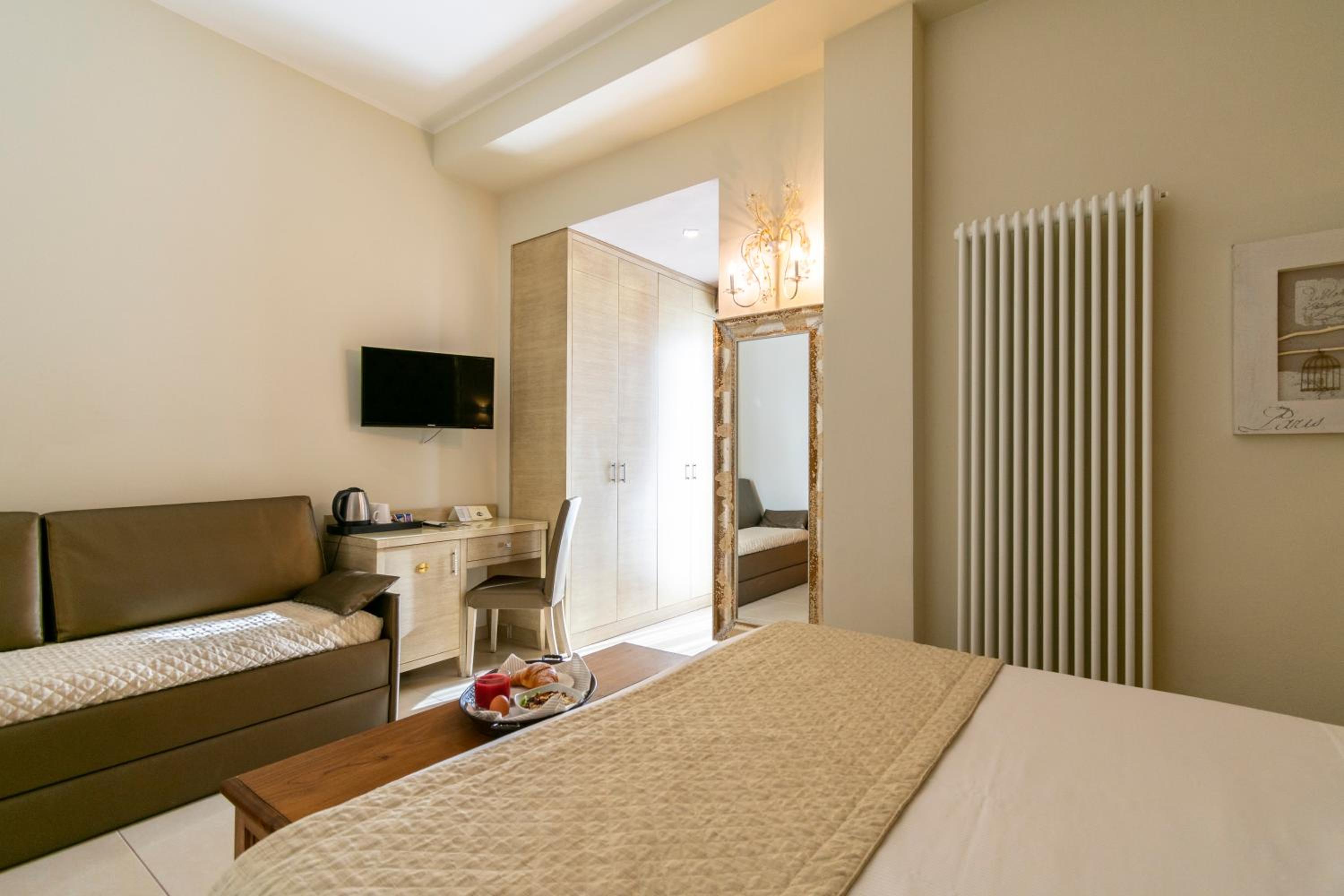 Deluxe Double or Twin Room - Photo 19