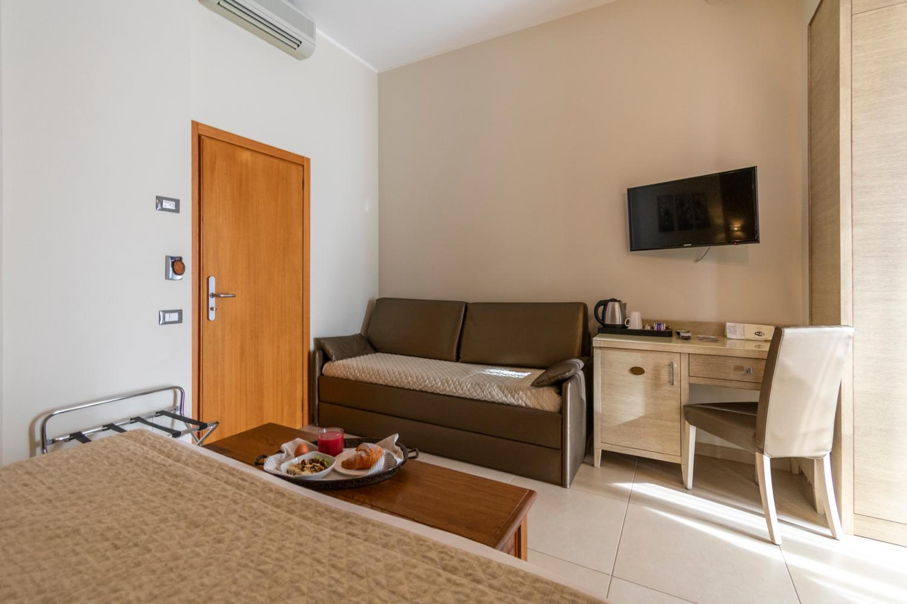 Deluxe Double or Twin Room - Photo 20