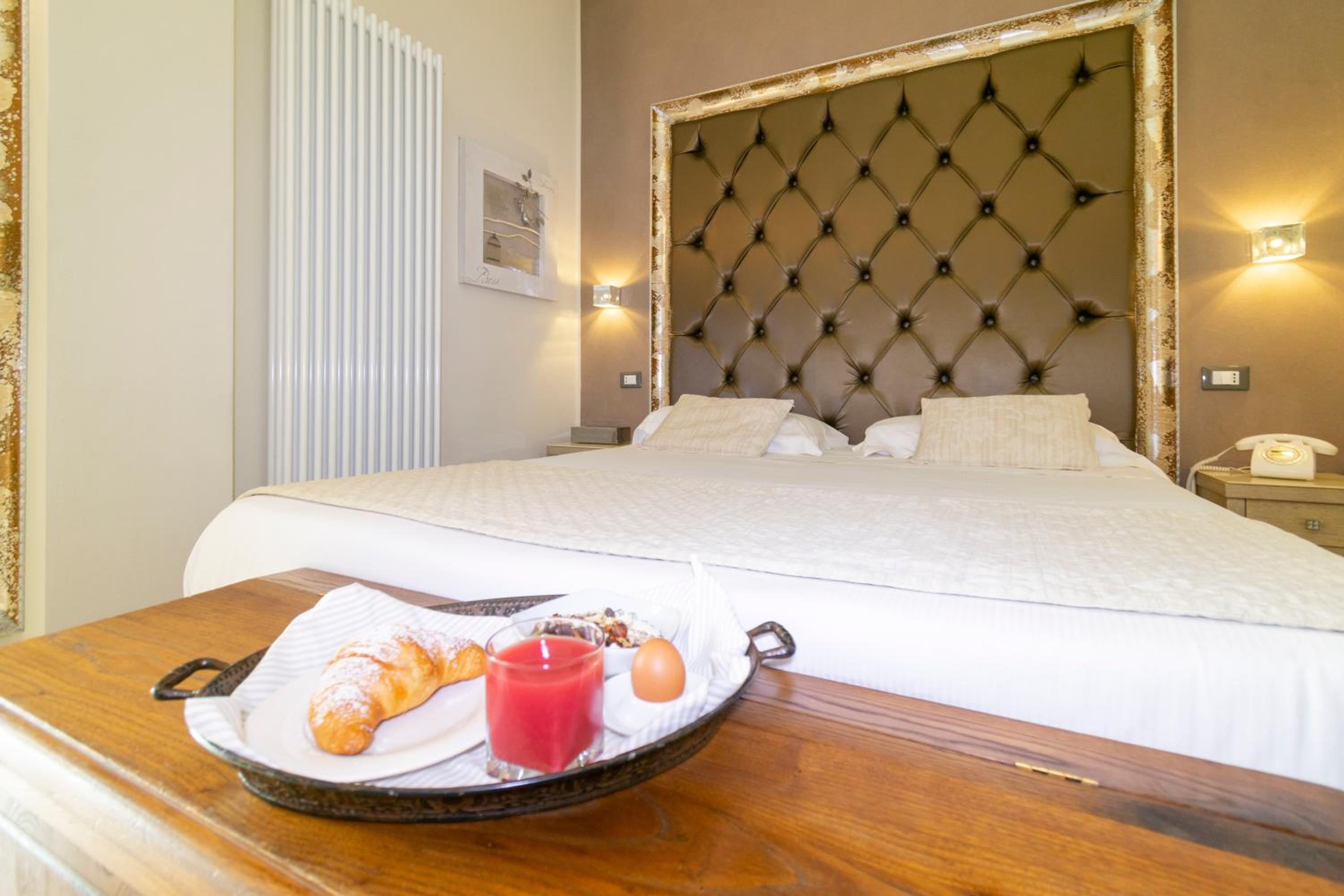 Deluxe Double or Twin Room - Photo 3