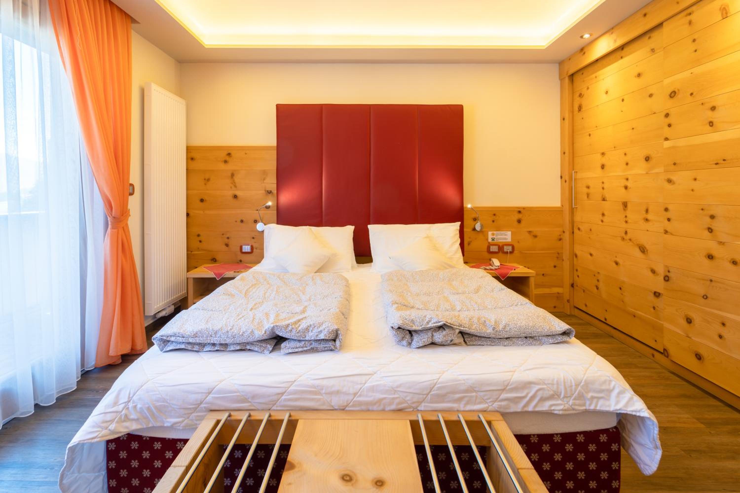 Suite - Photo 1