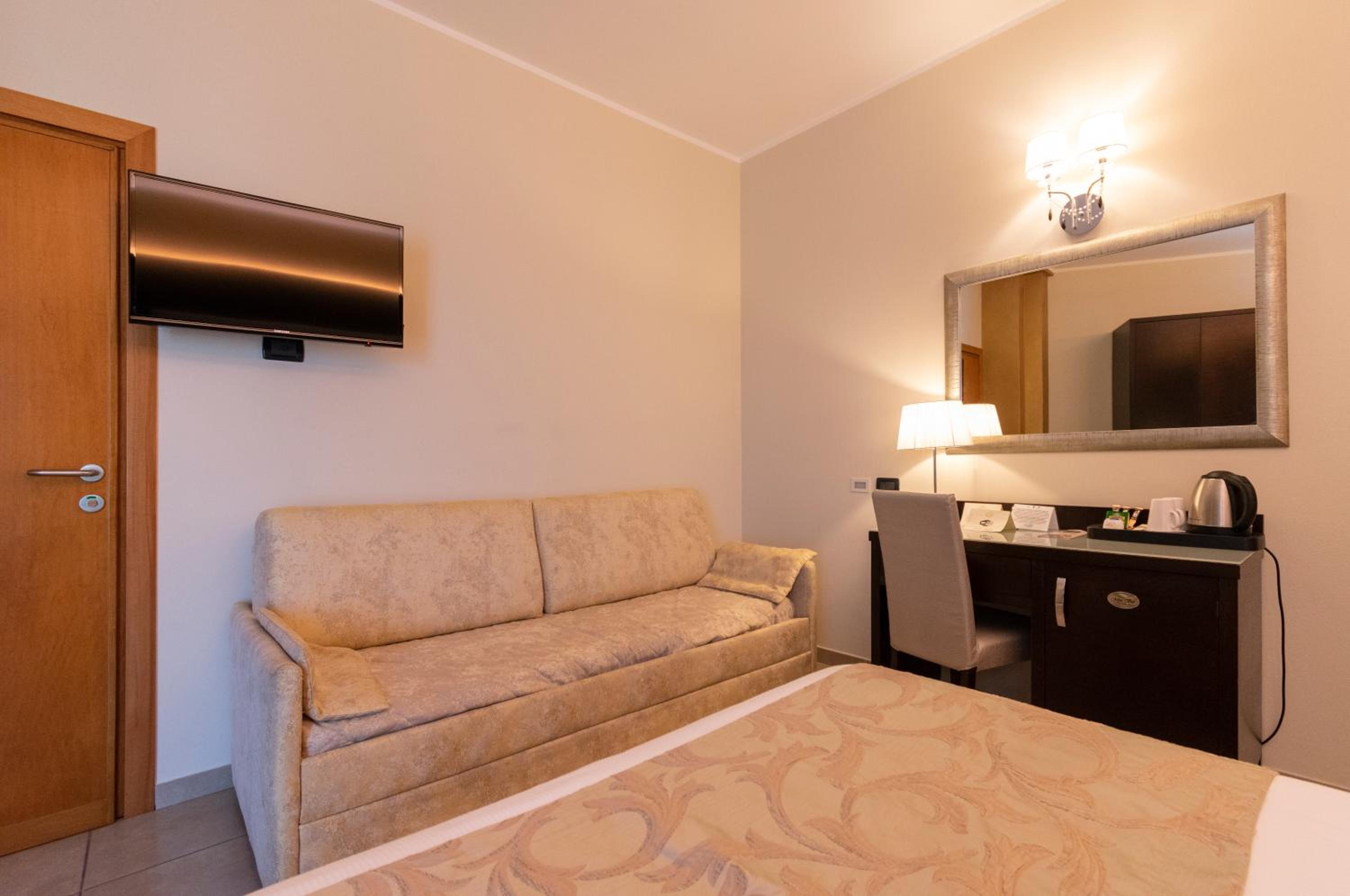 Family Room (2 Adults + 2 Children) - Photo 30