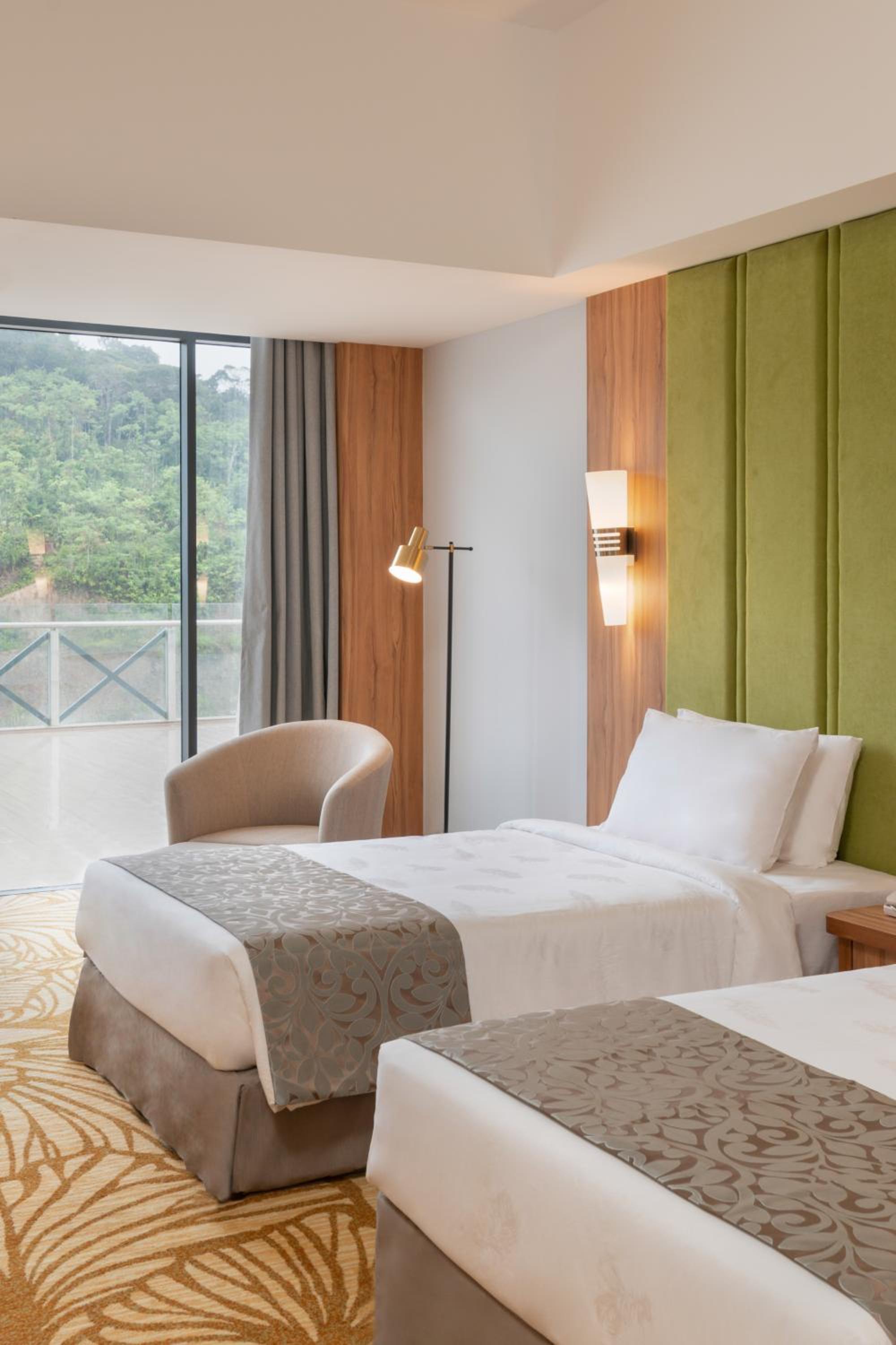 Premier Family Suite - Photo 3