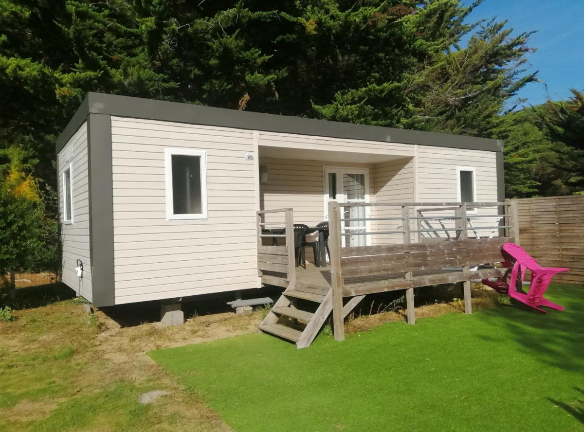 Two-Bedroom Comfort Mobile Home photo 3