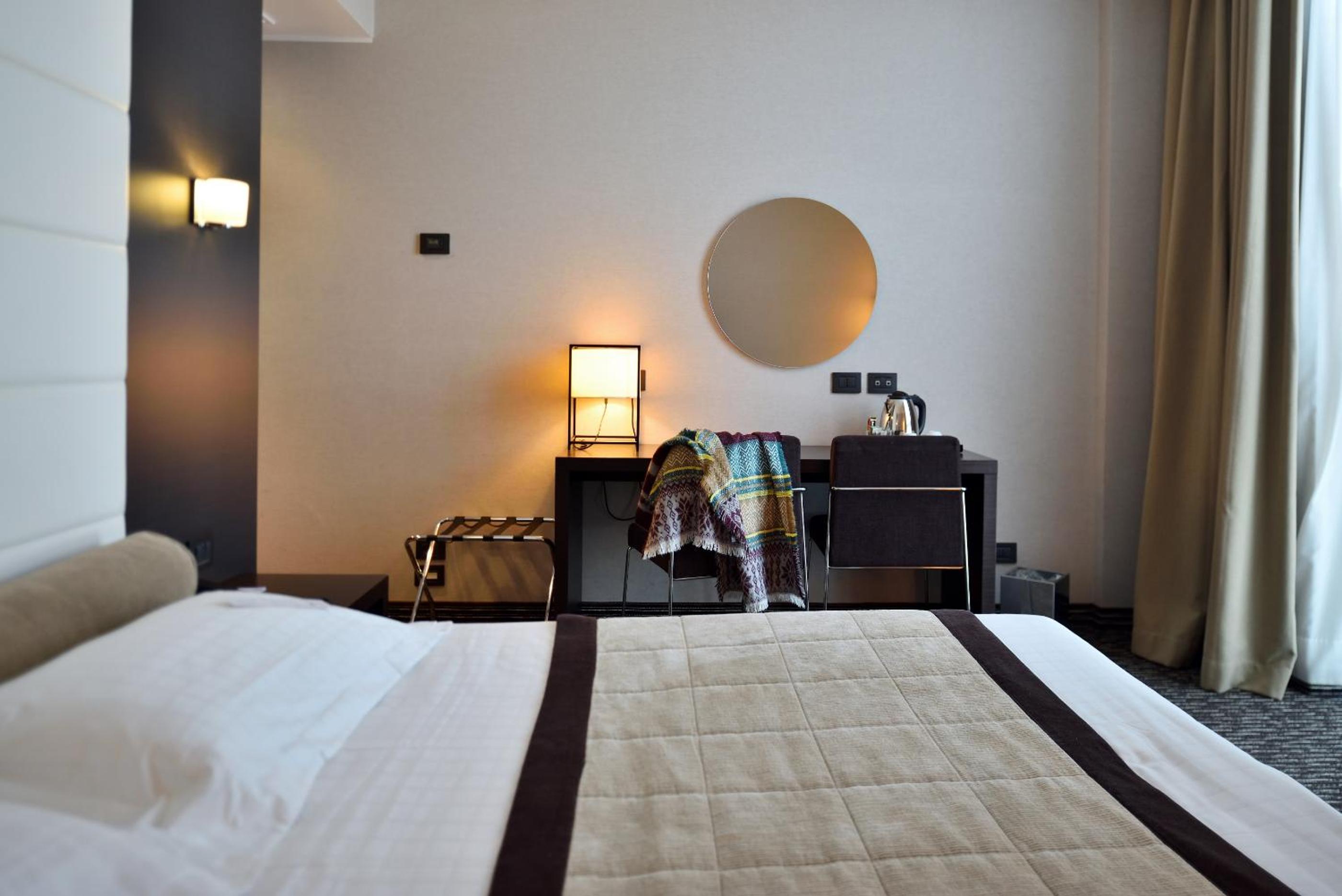 Double or Twin Room - Photo 9