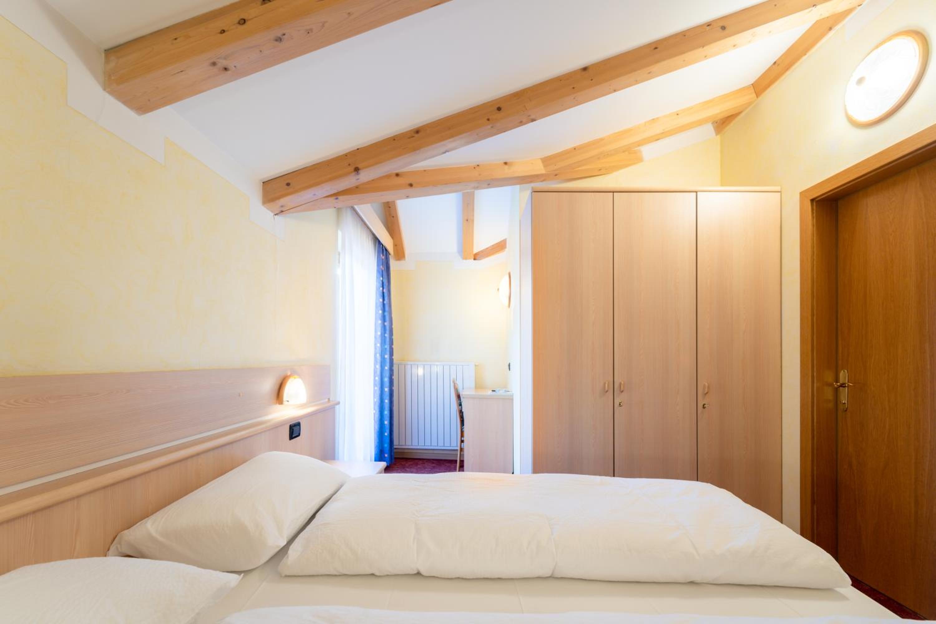 Standard Double Room - Photo 7