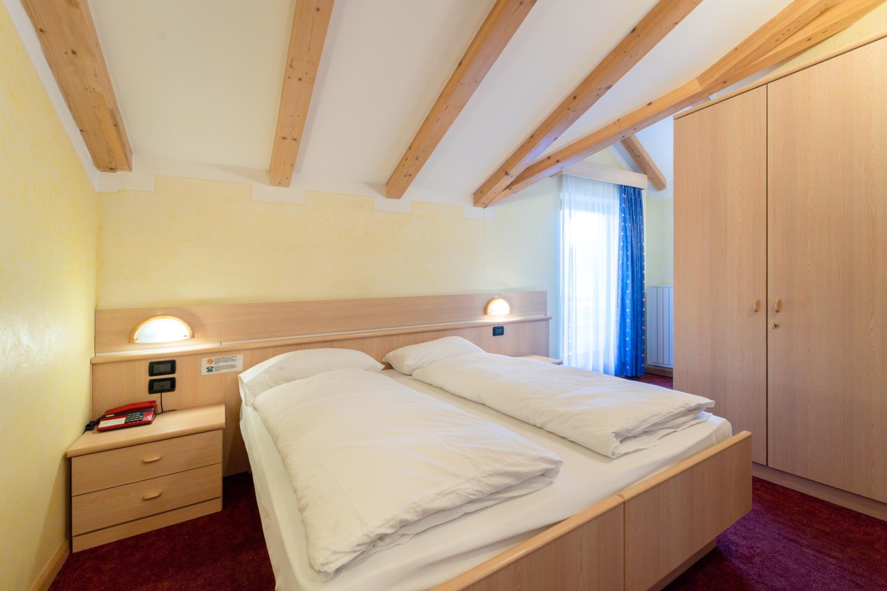 Standard Double Room - Photo 8