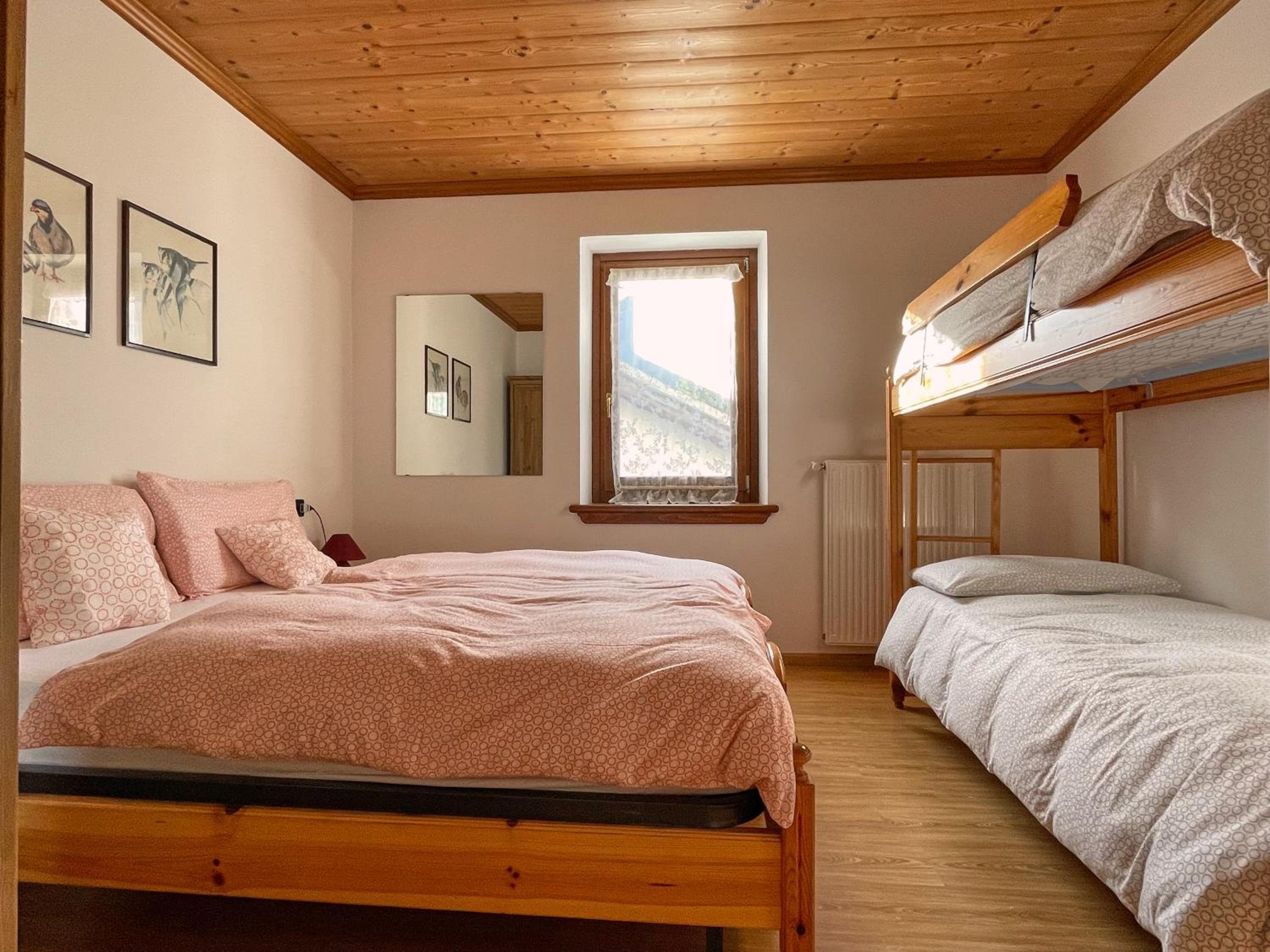 Quadruple Room with Private Bathroom photo 3