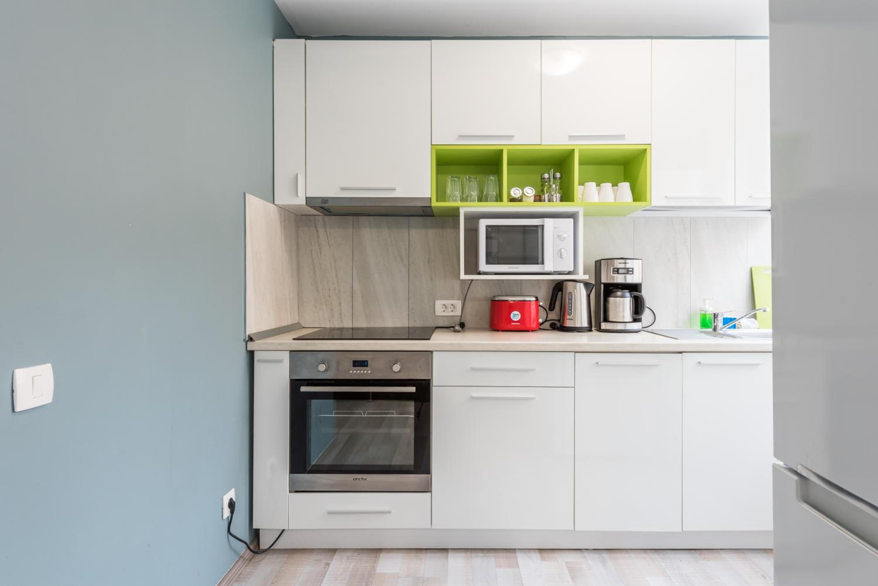 Three-Bedroom Apartment with Balcony - Photo 30