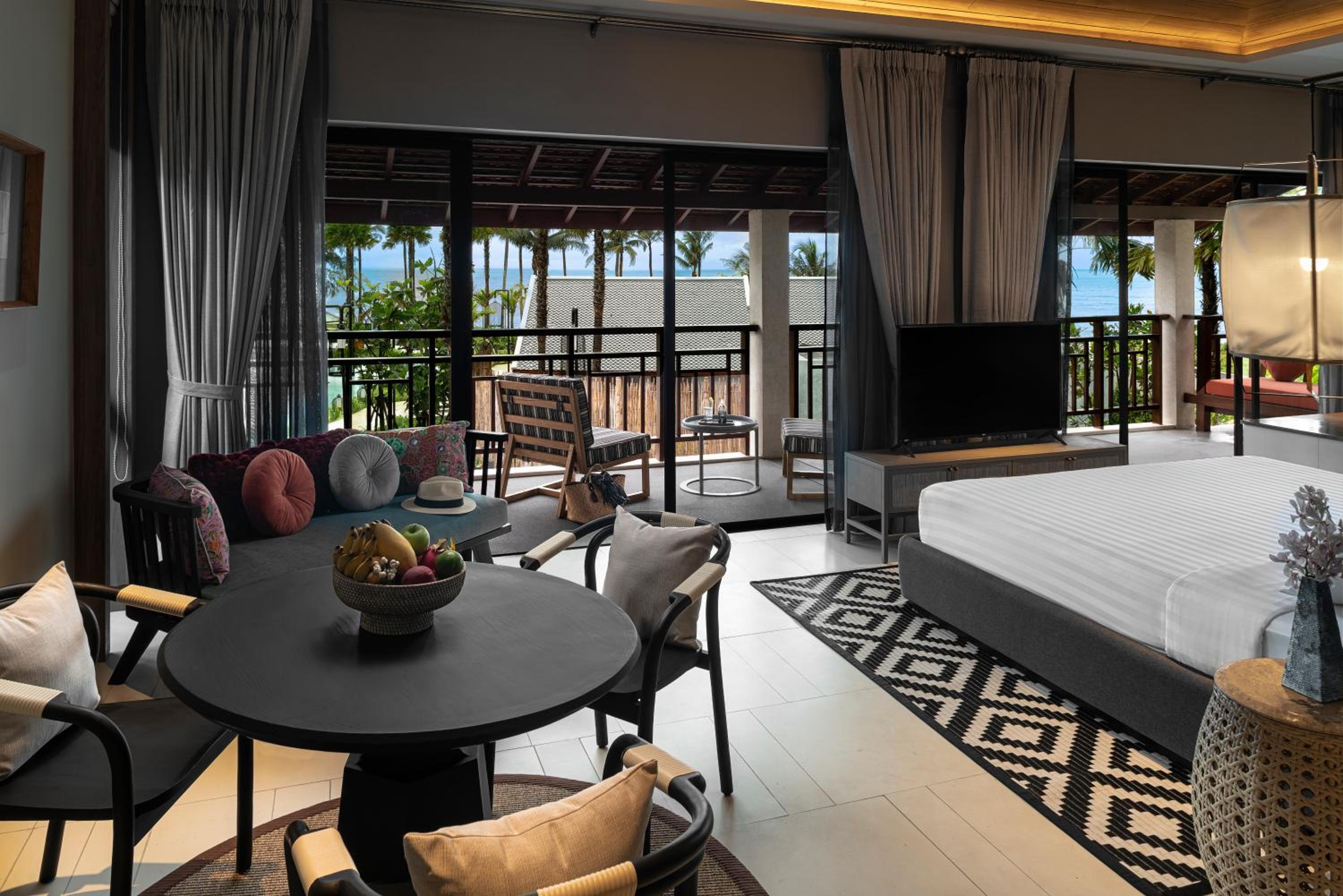 Deluxe King Suite - Photo 3