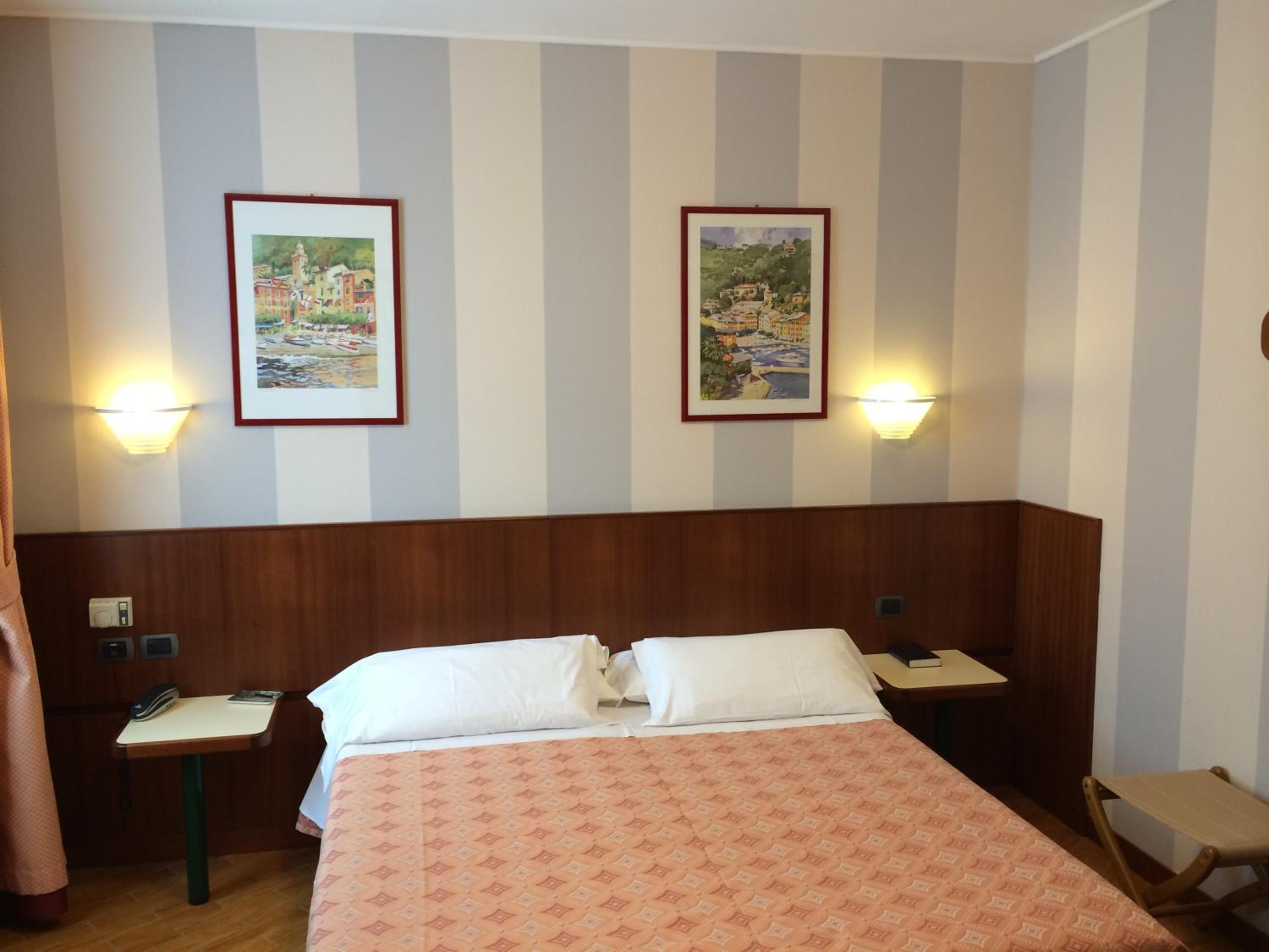 Double or Twin Room - Photo 7