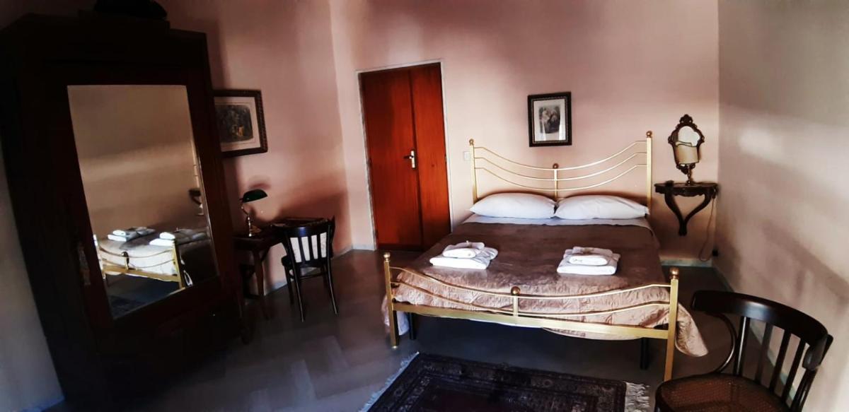 Standard Double Room with Shared Bathroom photo 3