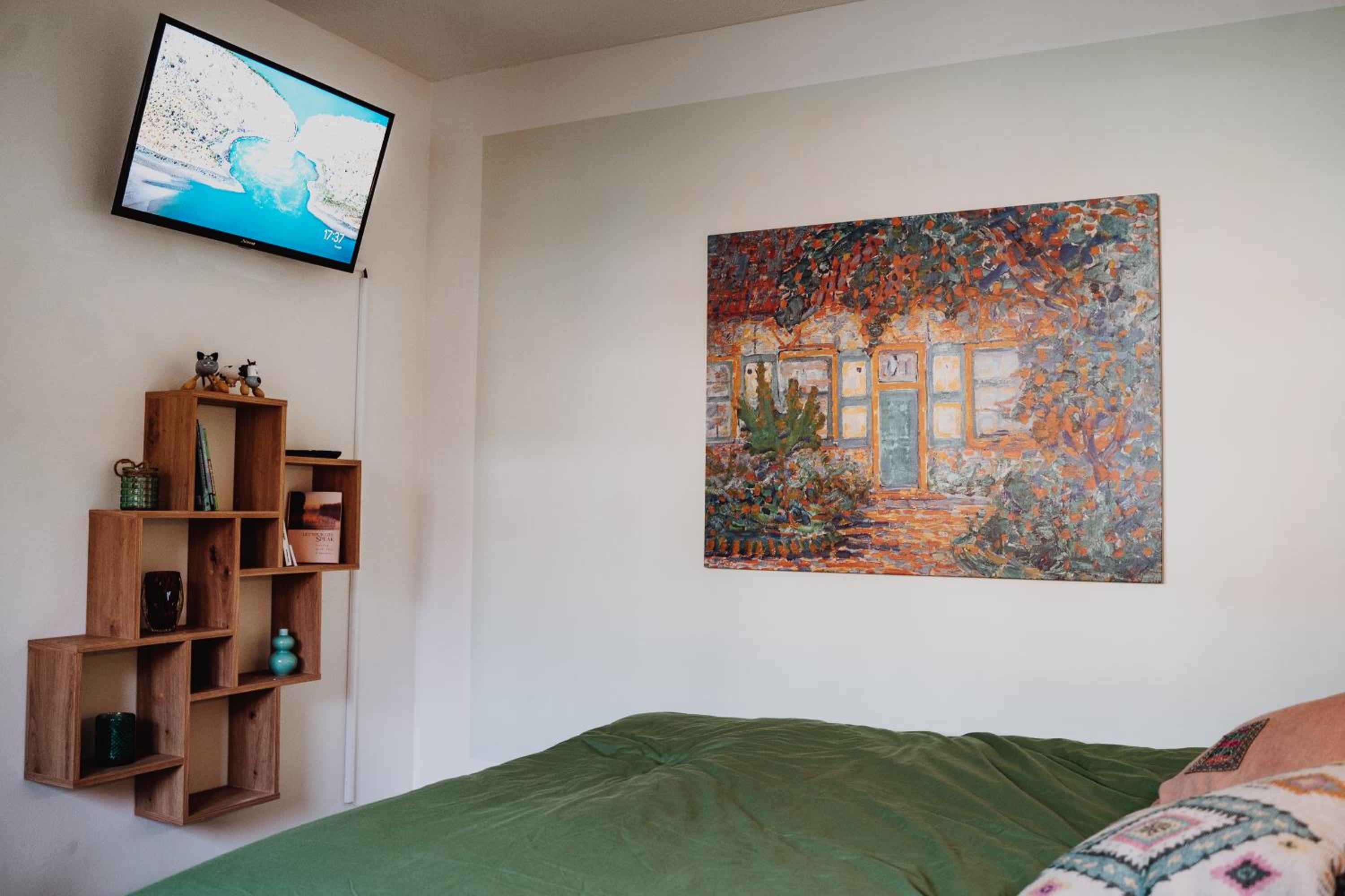One-Bedroom Apartment - Photo 28