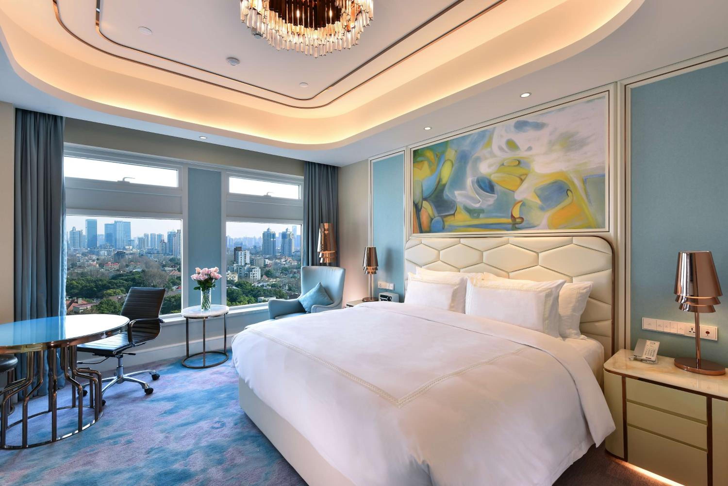 Collection Room with City View photo 1