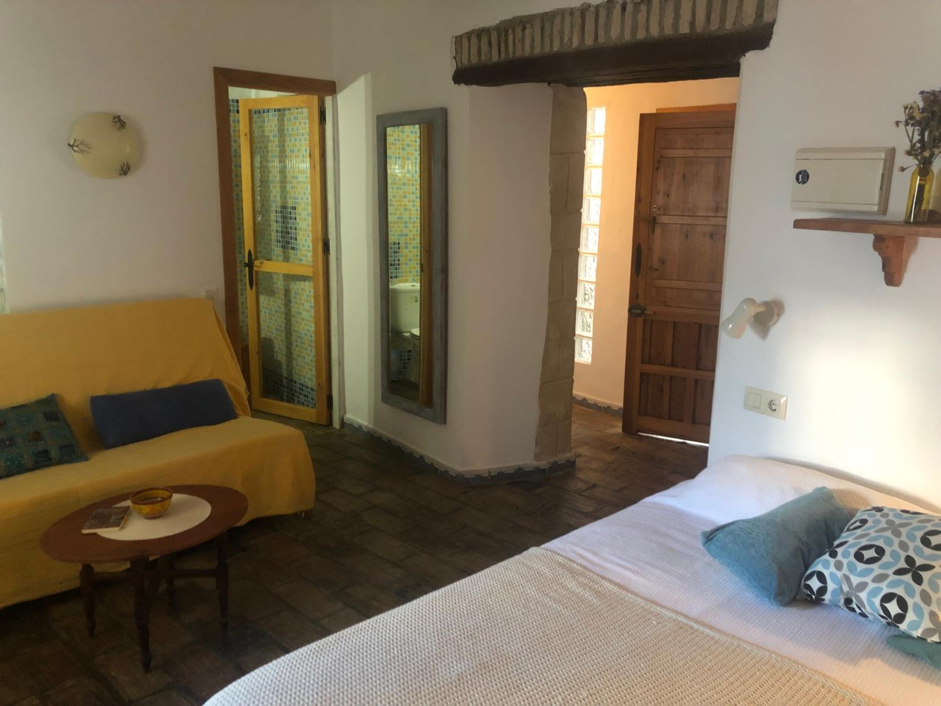 Deluxe Double Room - Photo 14