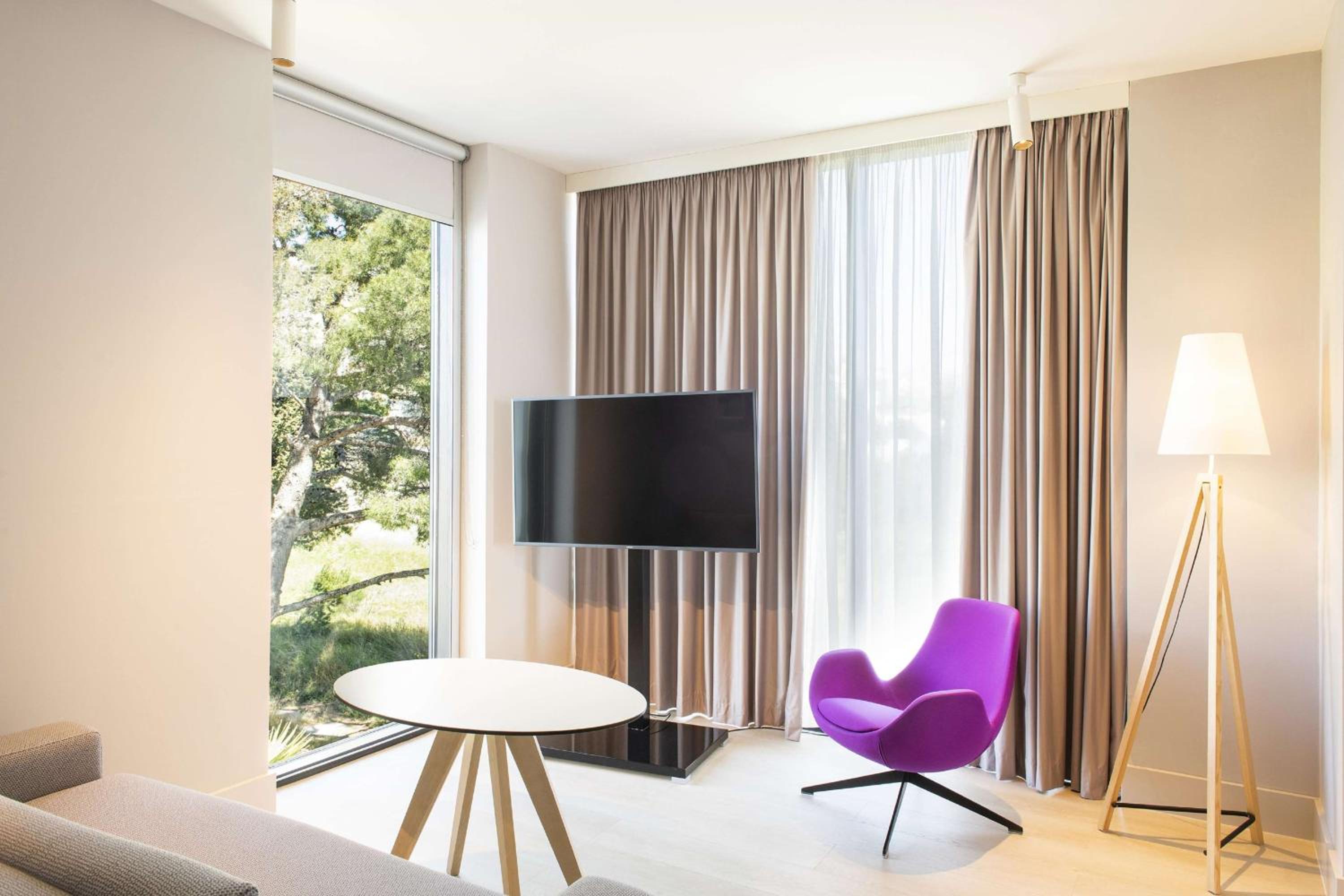 Junior Suite with Sea View and Balcony - Photo 1