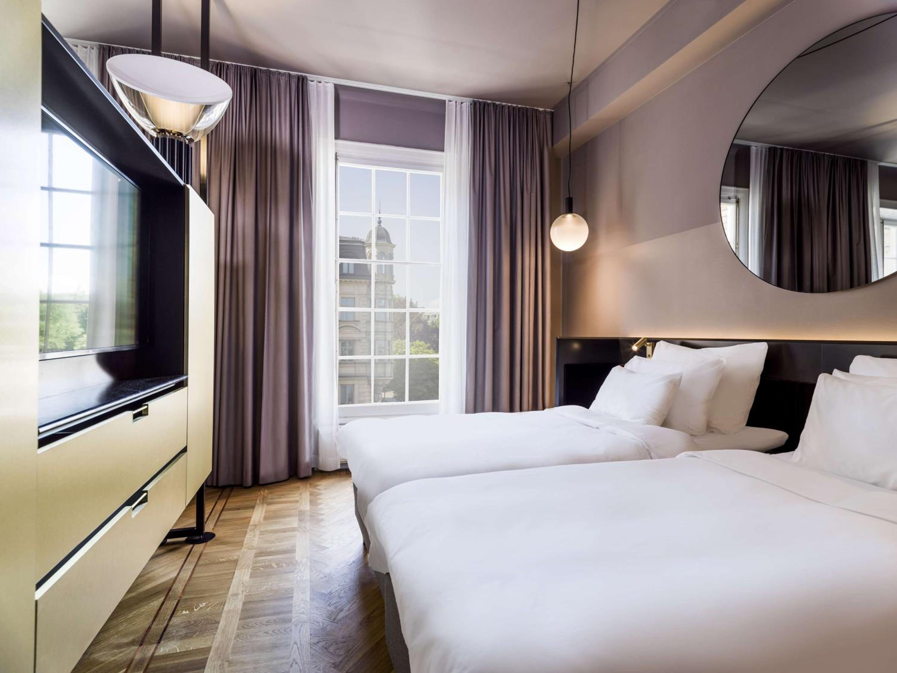 Junior Suite with City View - Photo 3
