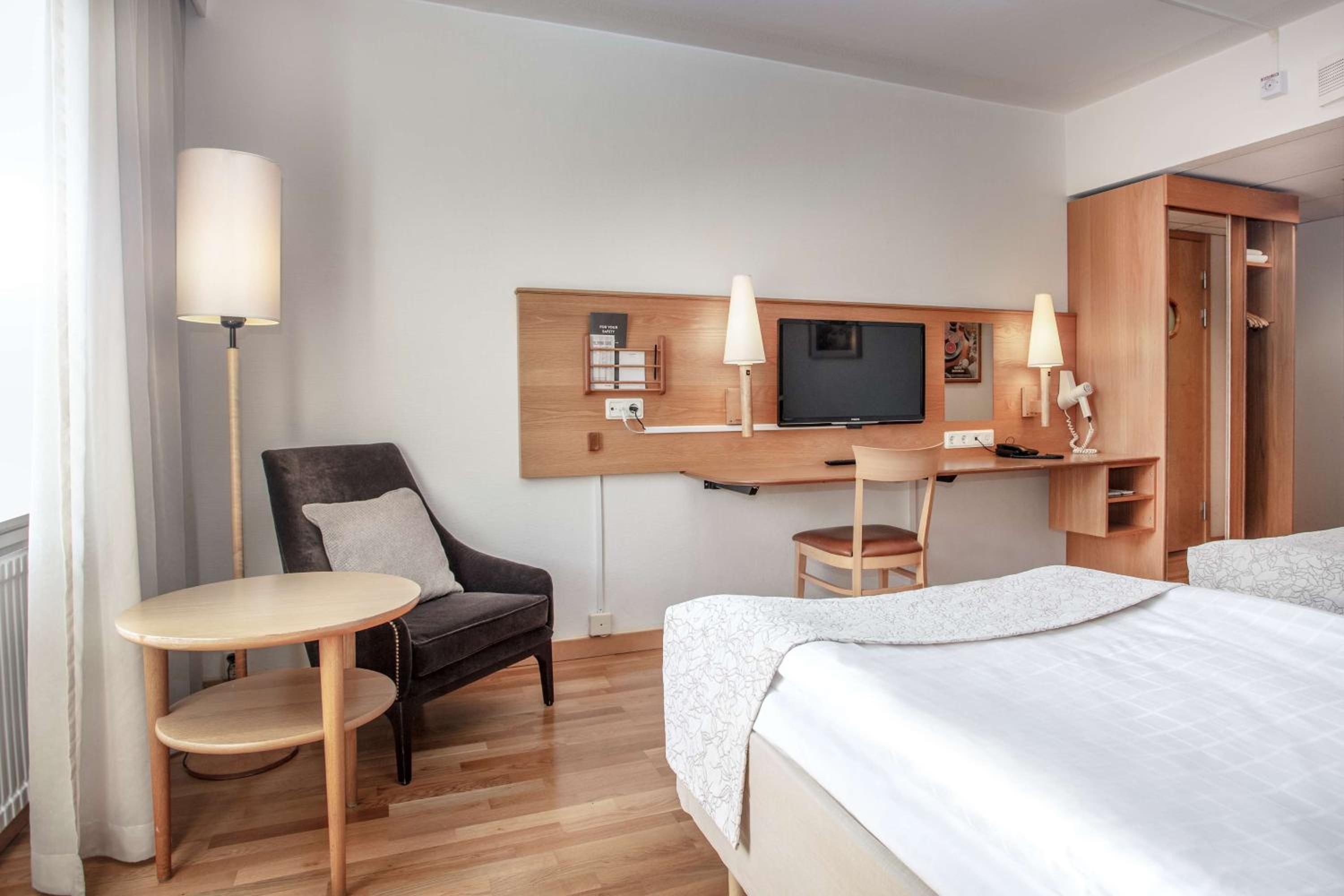 Standard Double or Twin Room photo 3