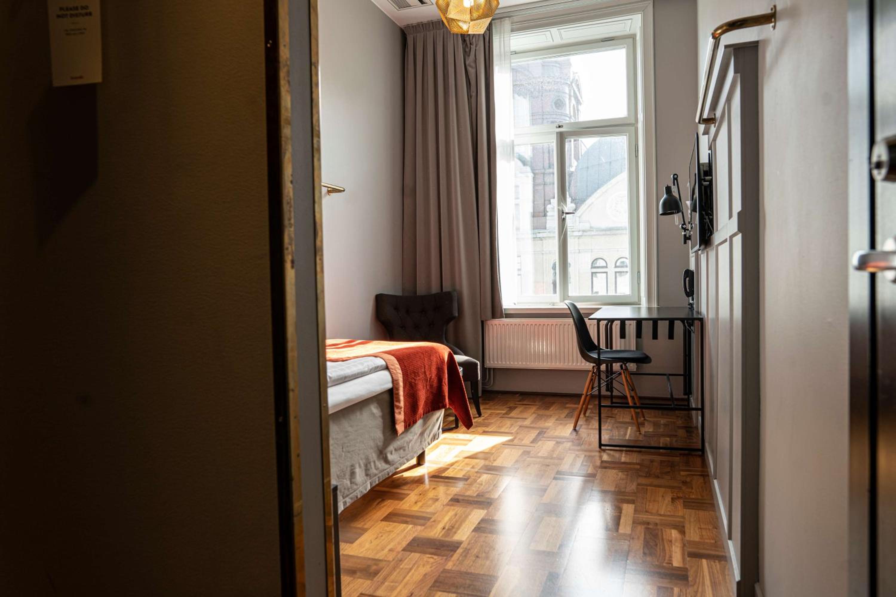 Economy Single Room thumbnail 5