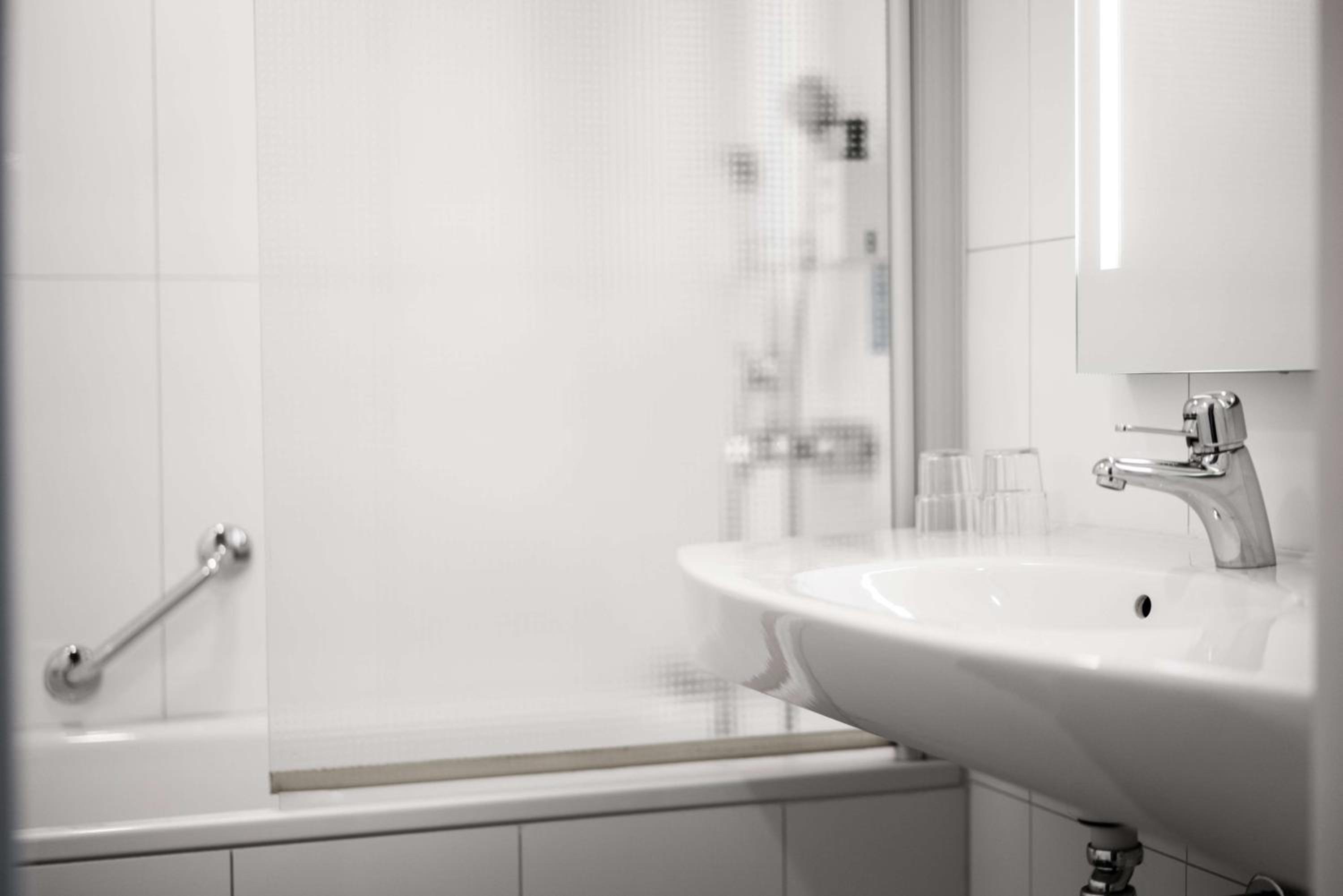 Standard Twin Room - Photo 6