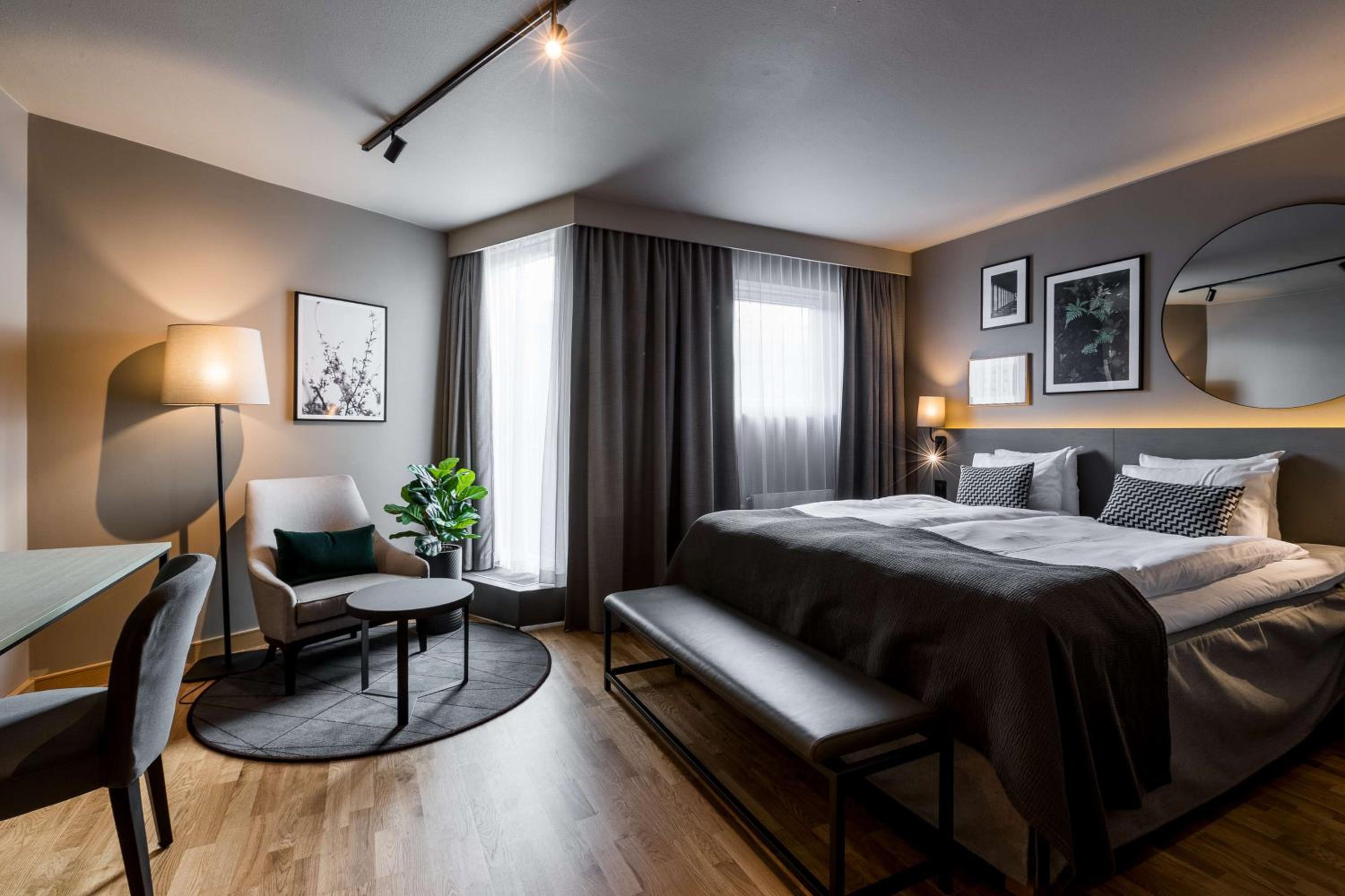 Superior Twin Room thumbnail 5