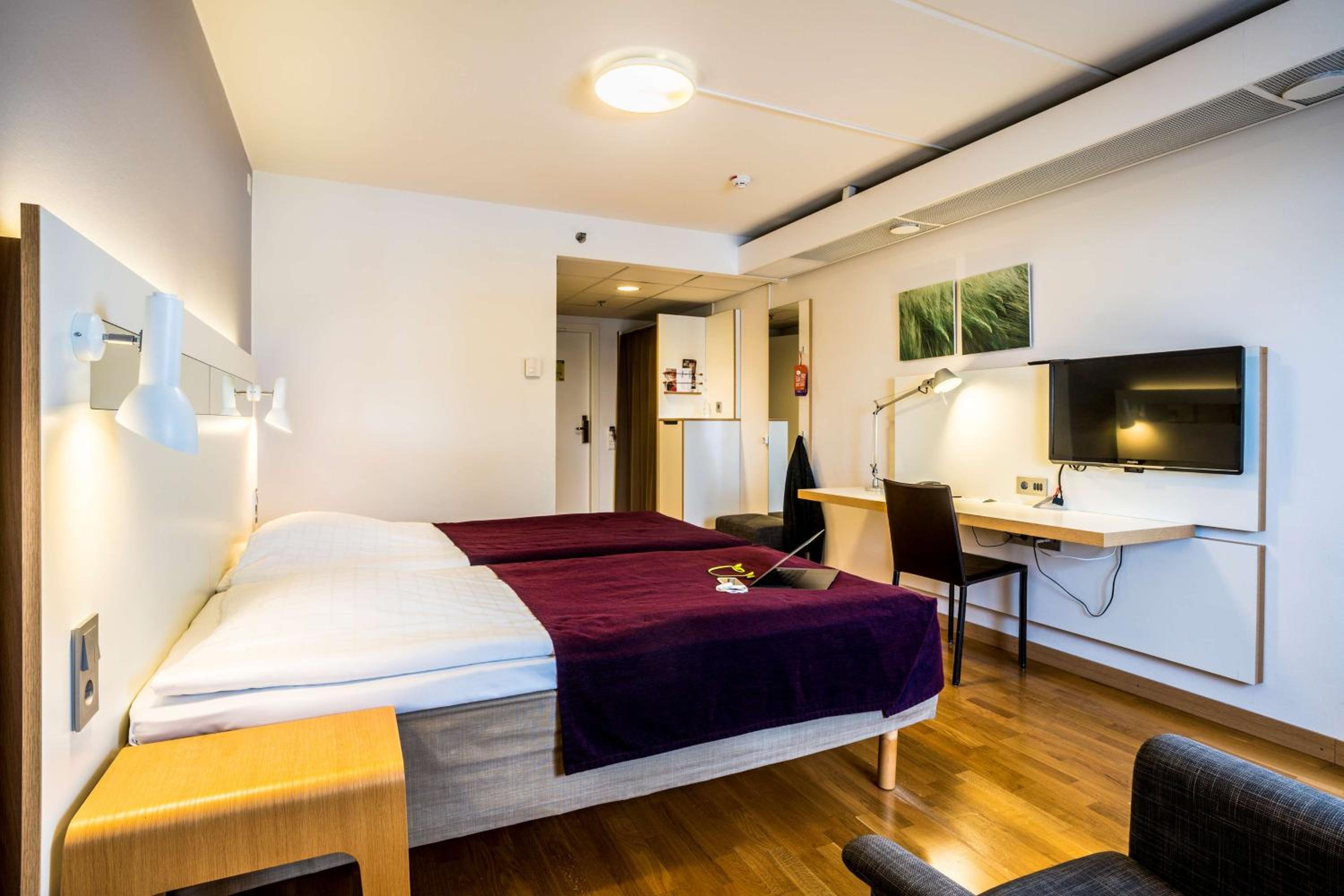 Standard Twin Room - Photo 4