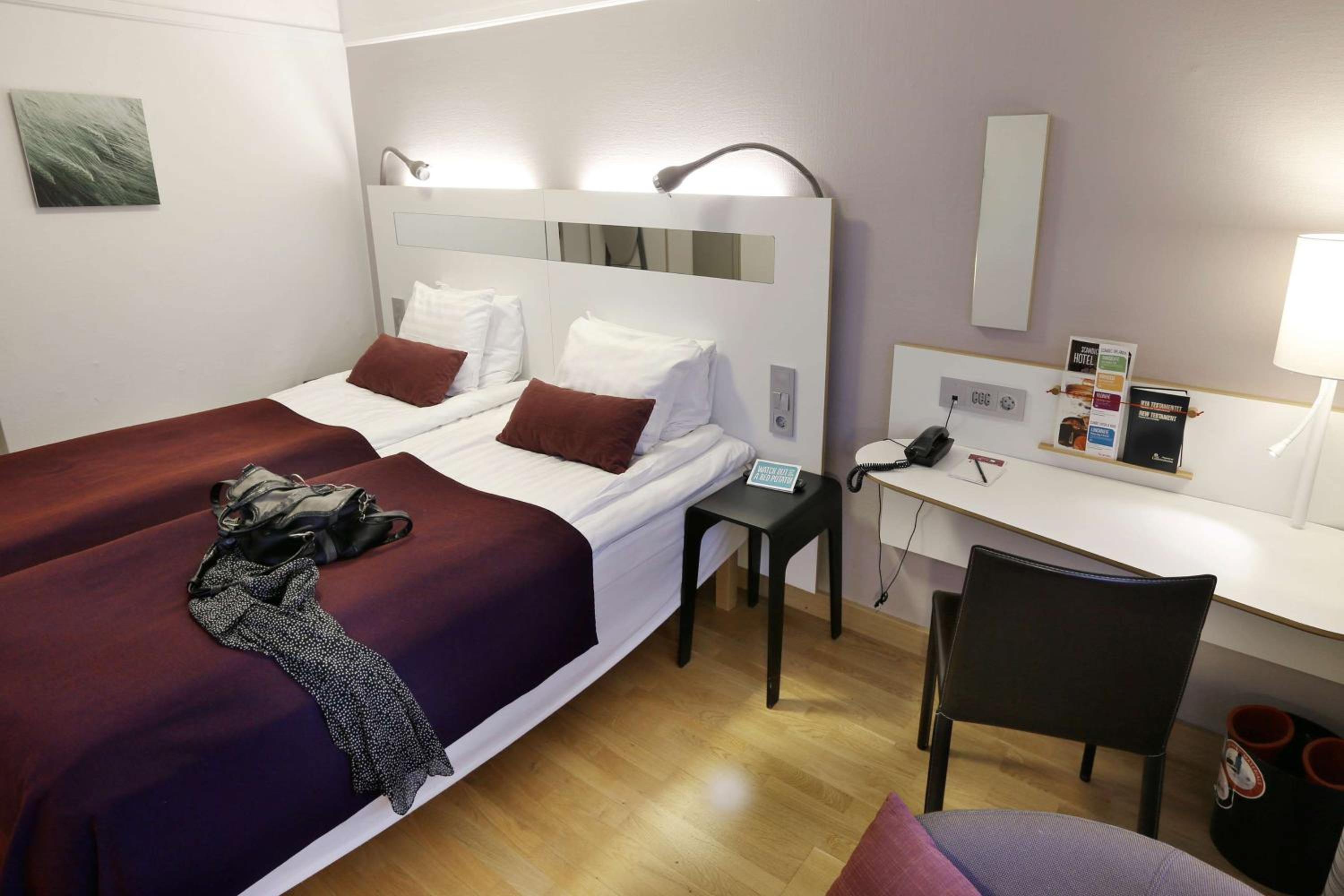Standard Twin Room - Photo 1