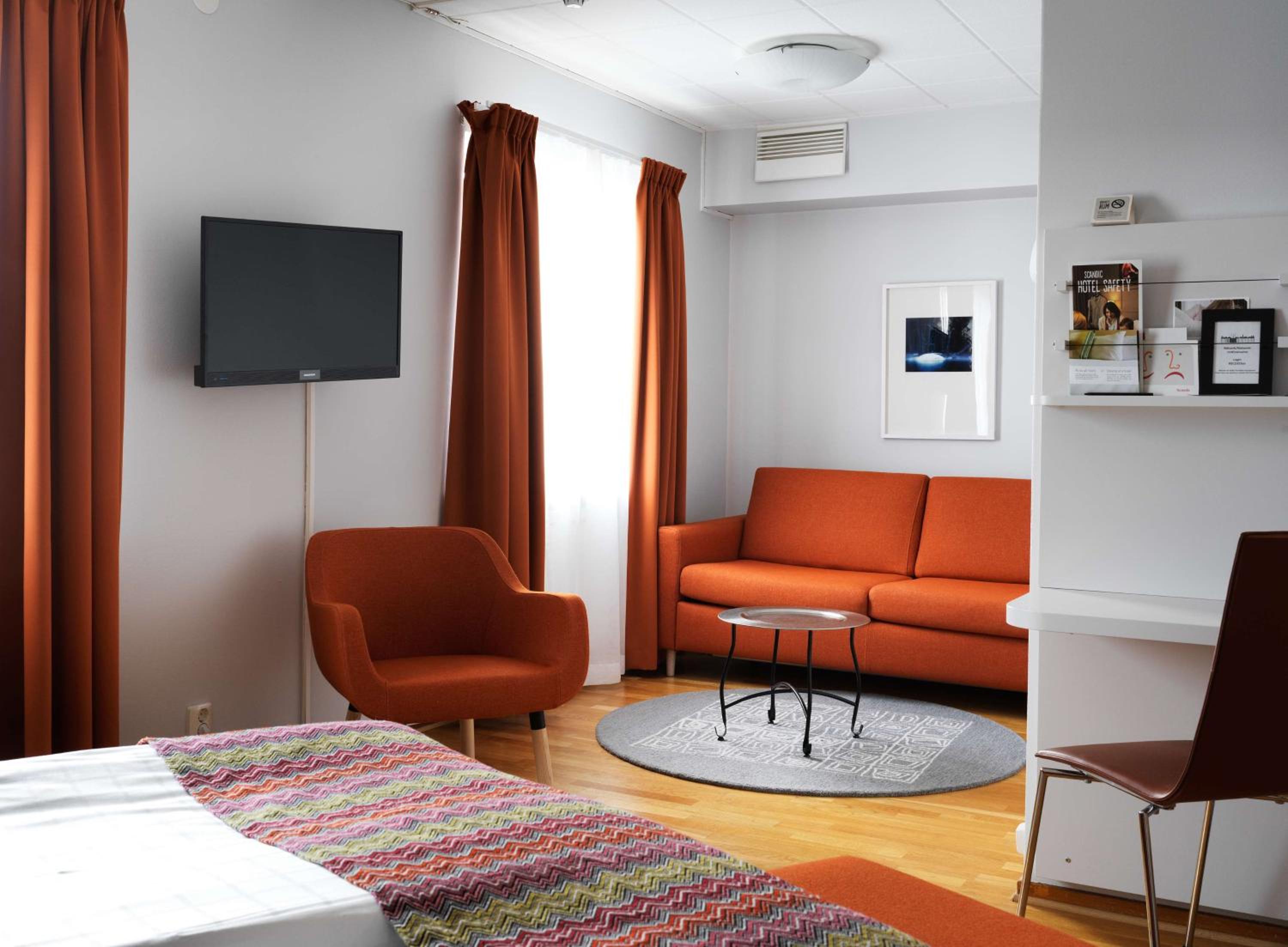 Family Room - Photo 1