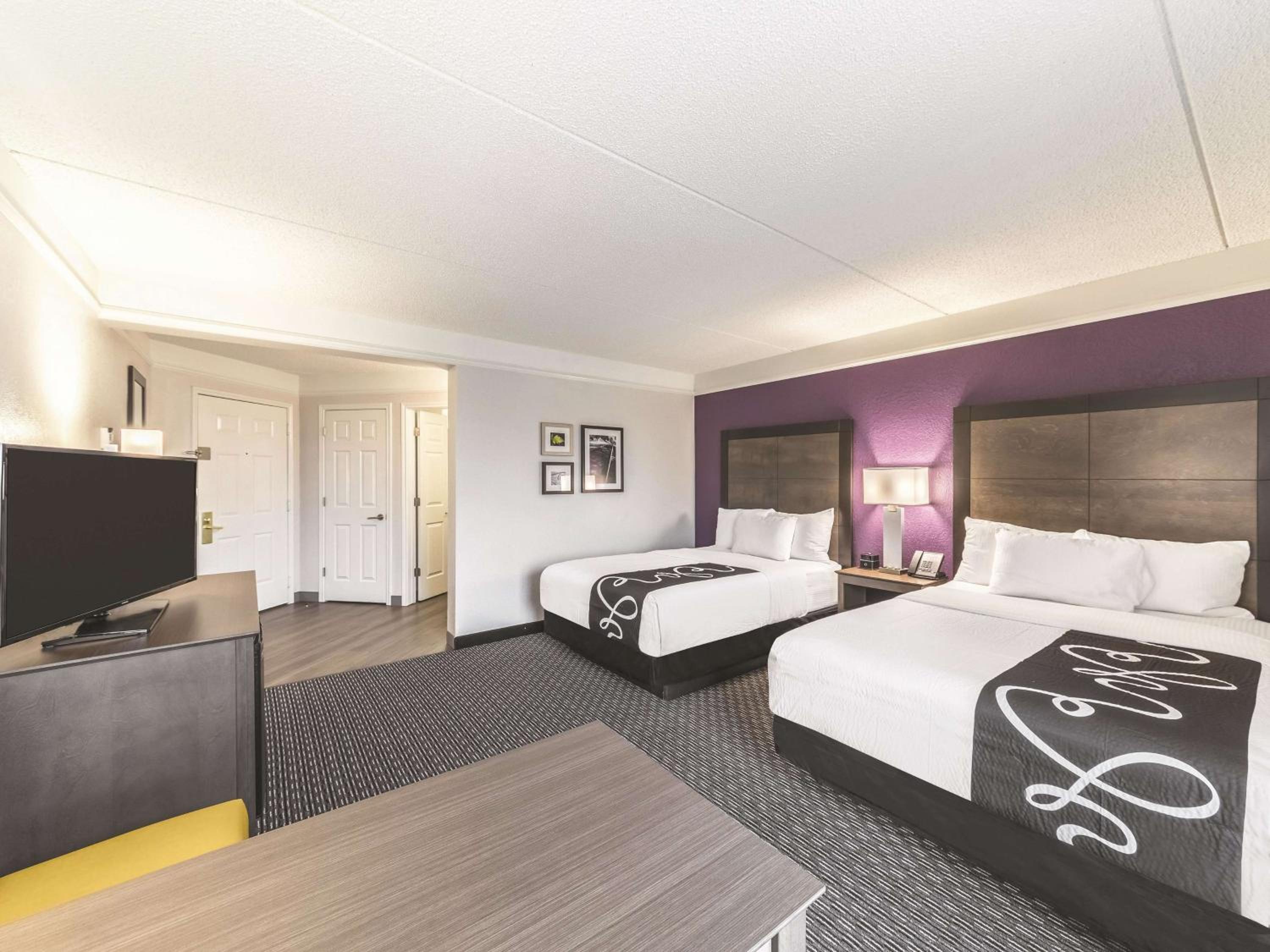 Standard Room with Two Double Beds - Photo 1