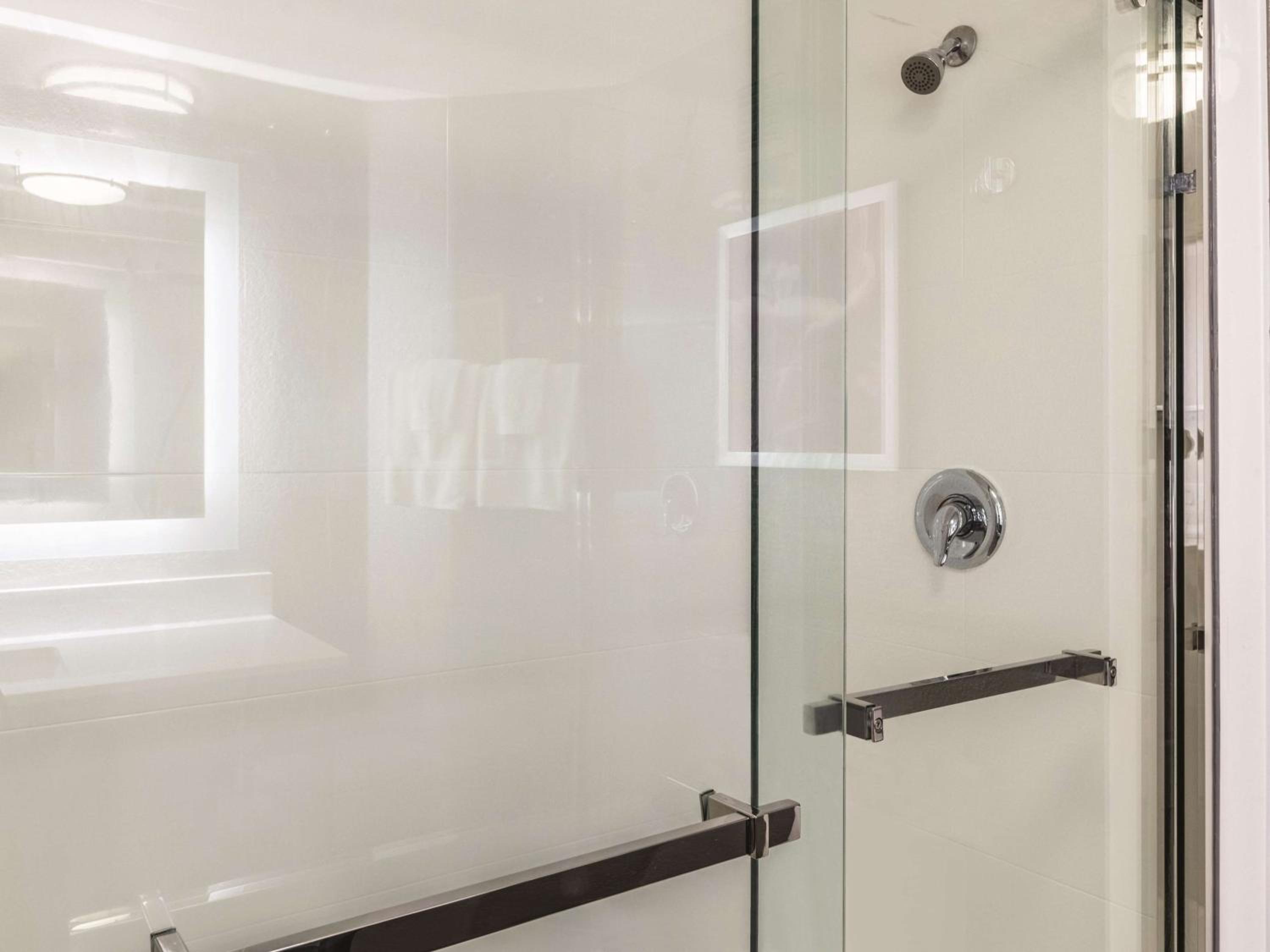 Deluxe Executive King Suite - Non-Smoking - Photo 3