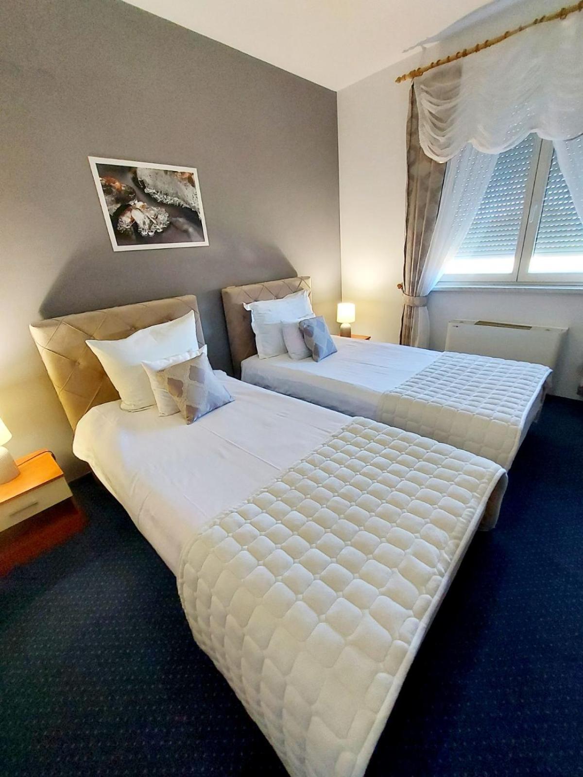 Standard Double or Twin Room - Photo 1