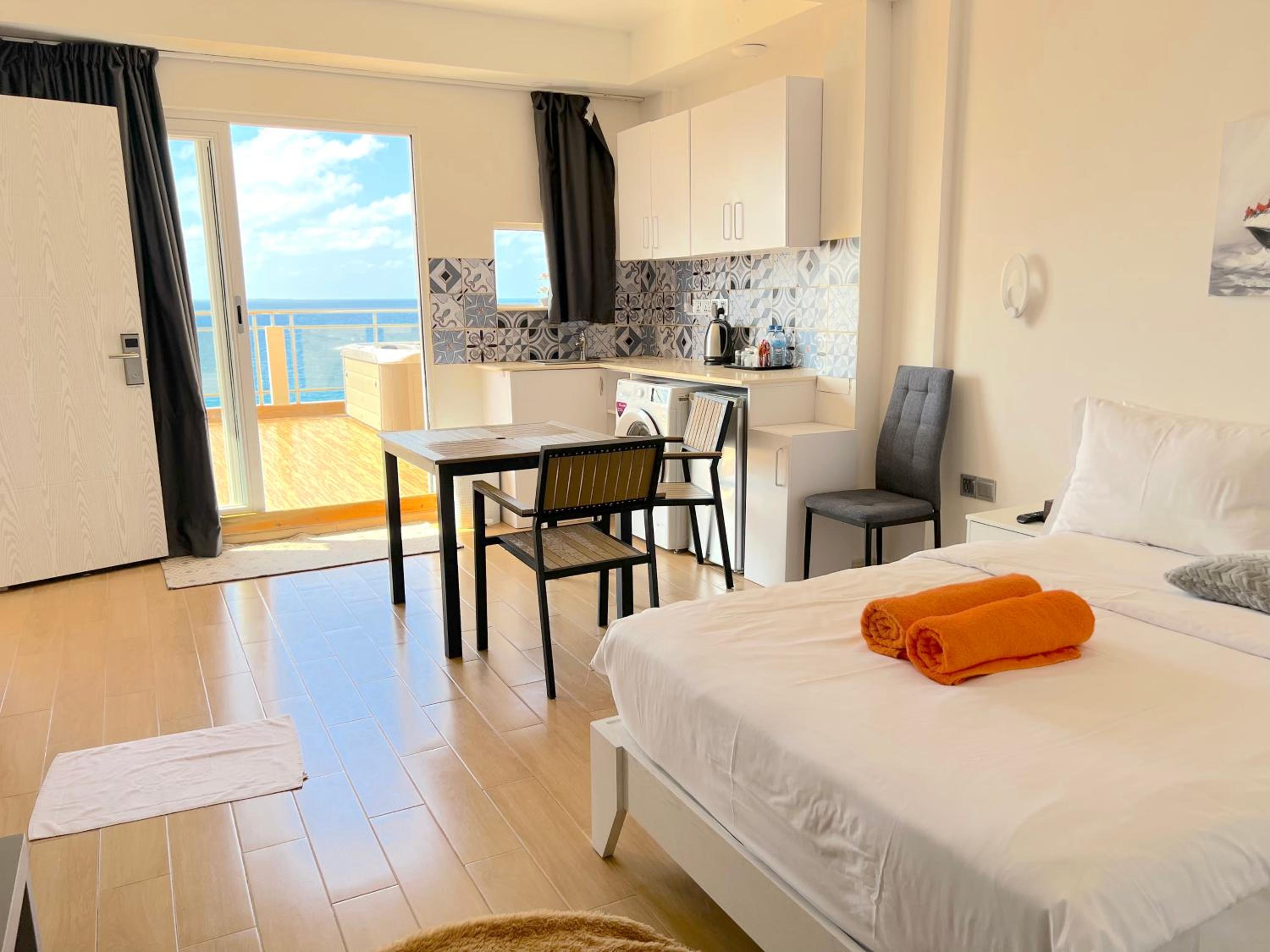 Honeymoon Suite photo 3