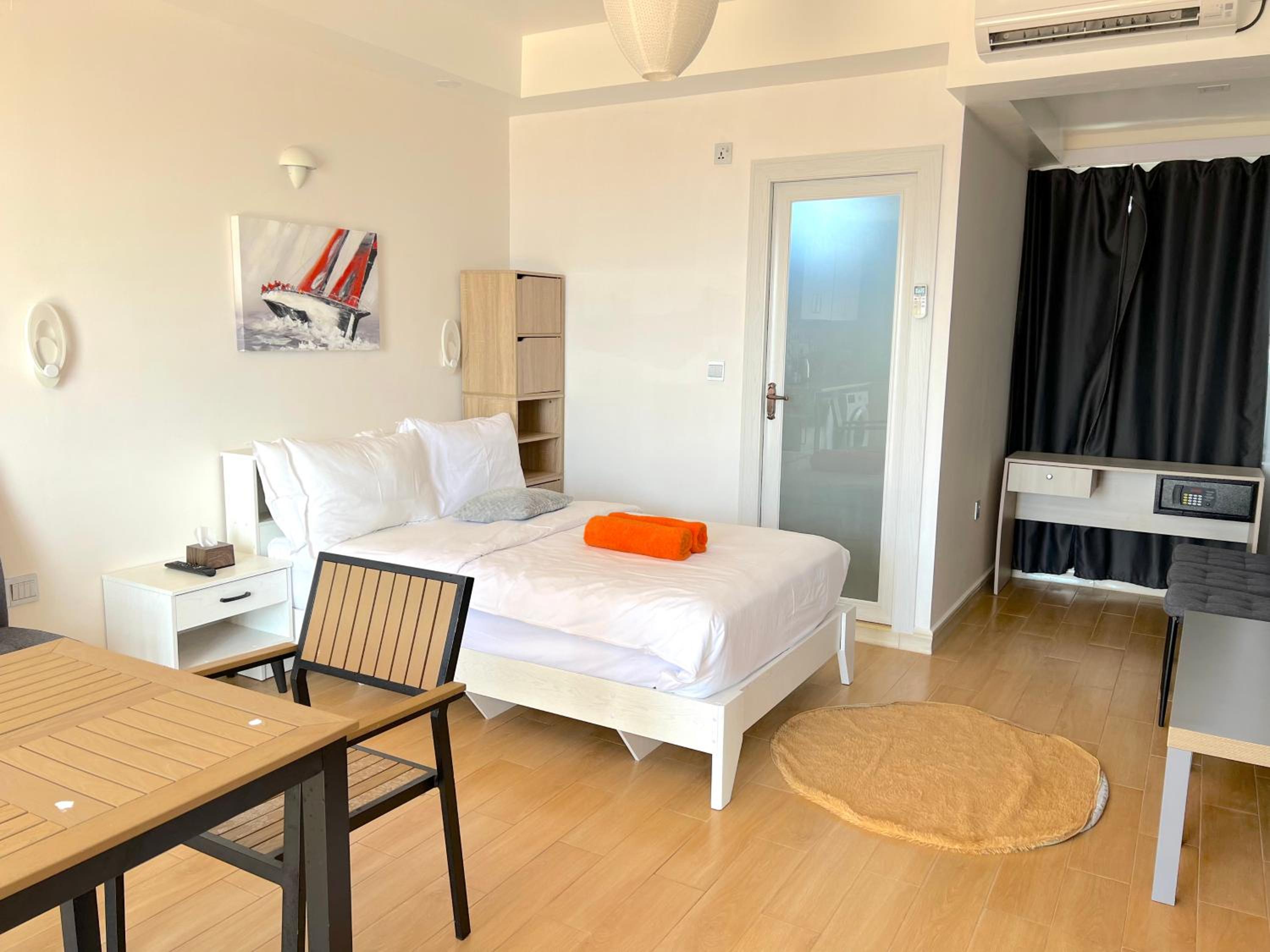 Deluxe Double Room with Balcony and Sea View photo 2